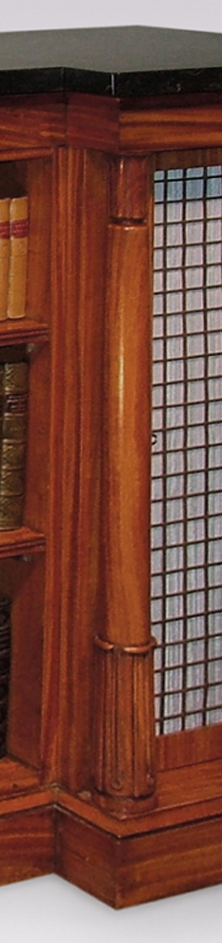 Inglese Chiffoniera a ribalta in legno di raso del XIX secolo in vendita