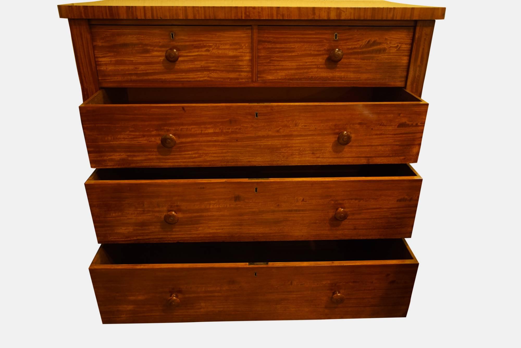 An exceptional quality early 19th century satinwood chest in original condition,

circa 1830.
 