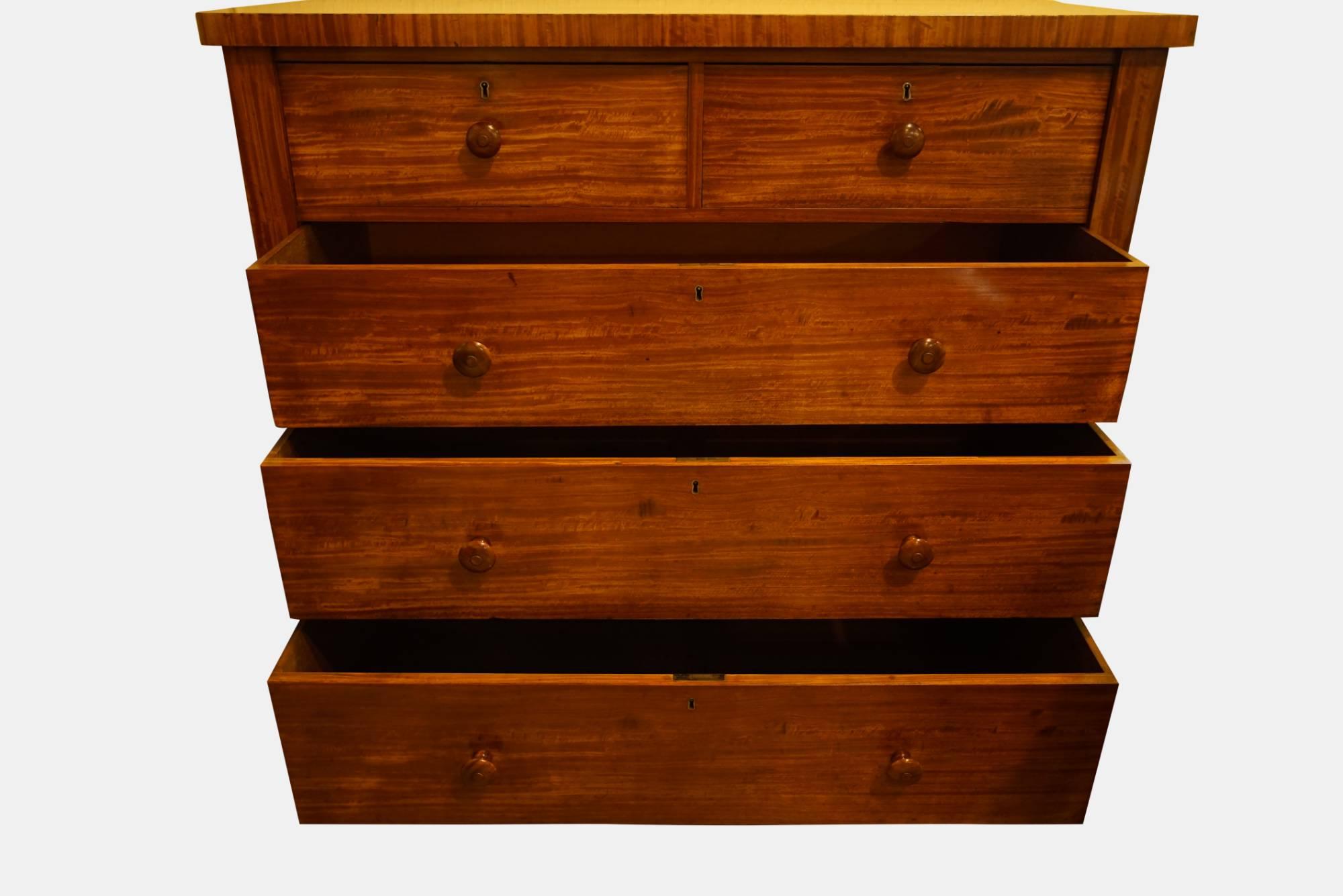 19th Century Satinwood Chest In Excellent Condition For Sale In Salisbury, GB
