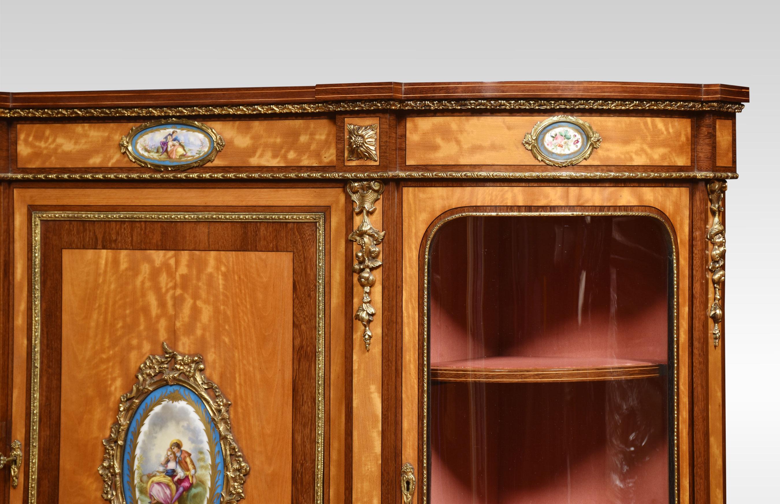 Credenza in legno satinato del XIX secolo in vendita 4