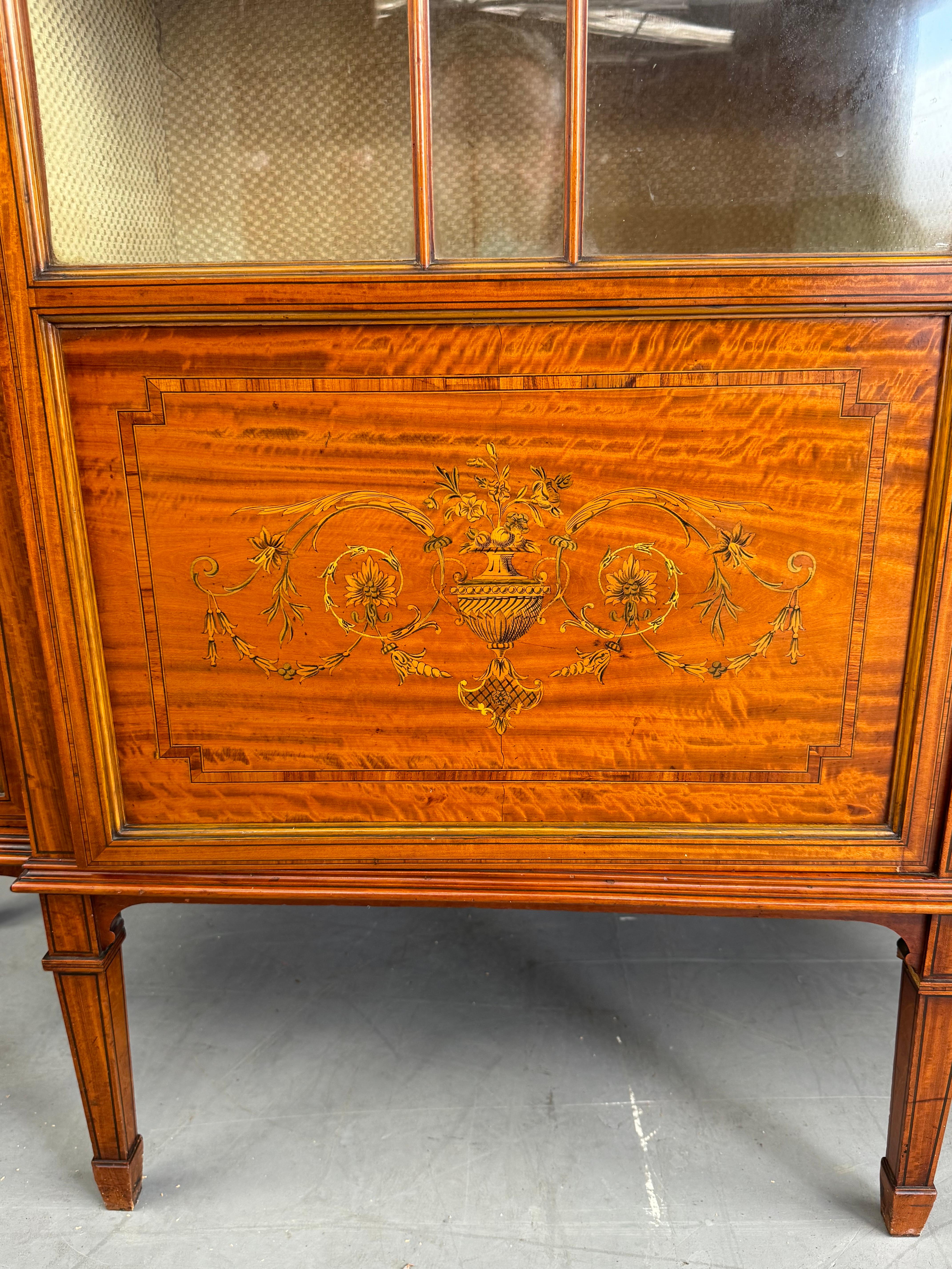 English 19th century satinwood inlaid vitrine display cabinet by Maple & Co For Sale