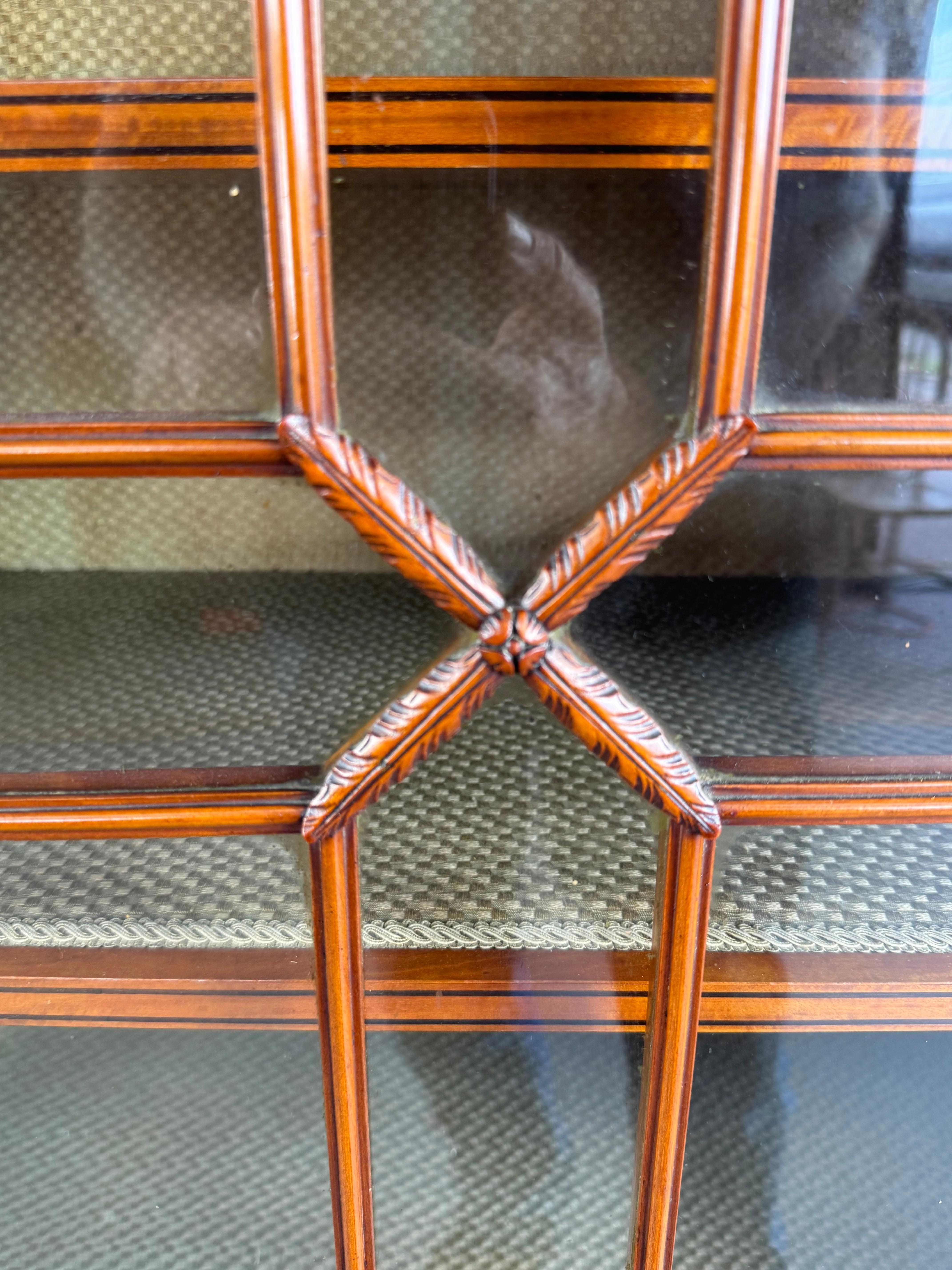 19th century satinwood inlaid vitrine display cabinet by Maple & Co In Fair Condition For Sale In Chelmsford, GB