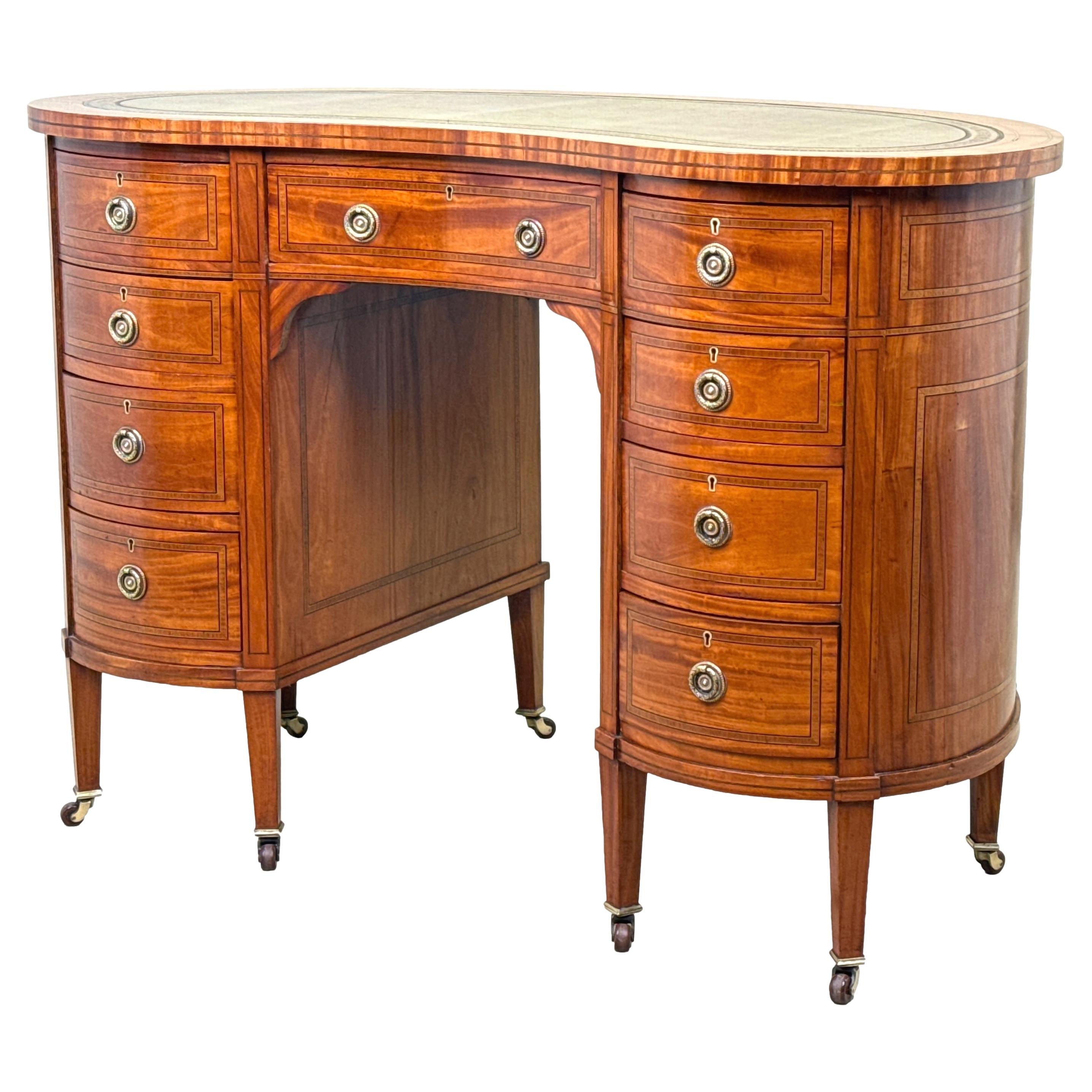 Bureau en forme de rein en bois satiné du 19e siècle
