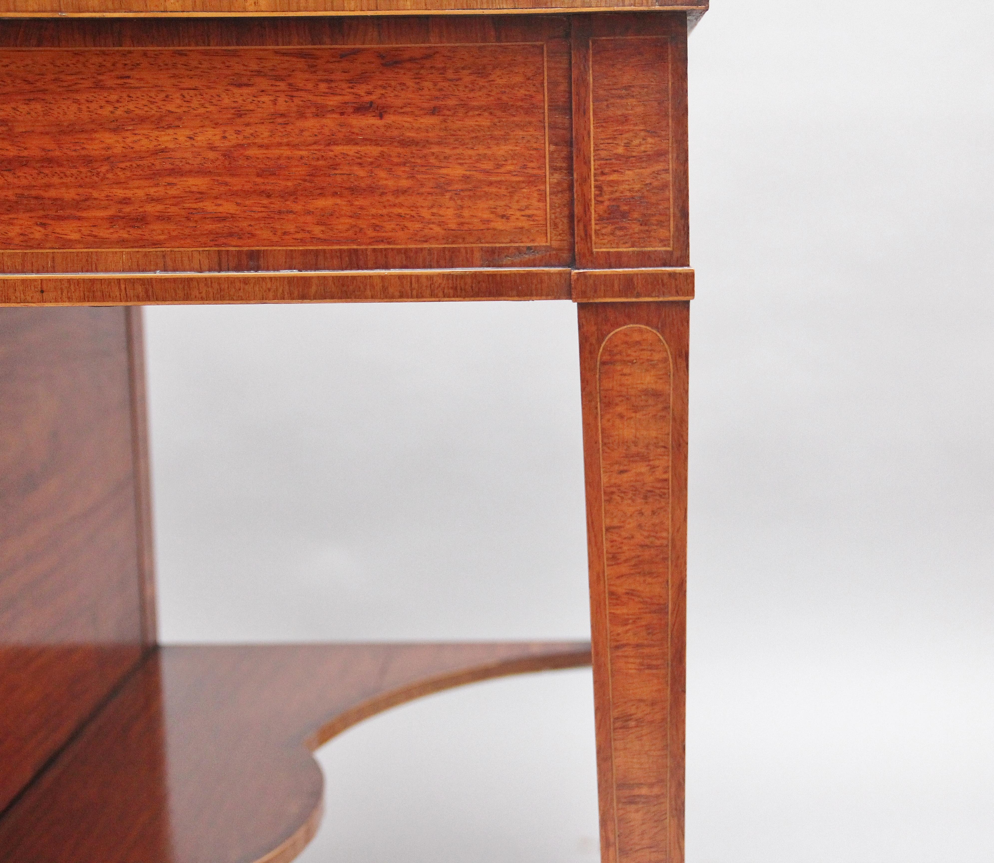 Table à écrire pour femmes en bois de satin du XIXe siècle en vente 6