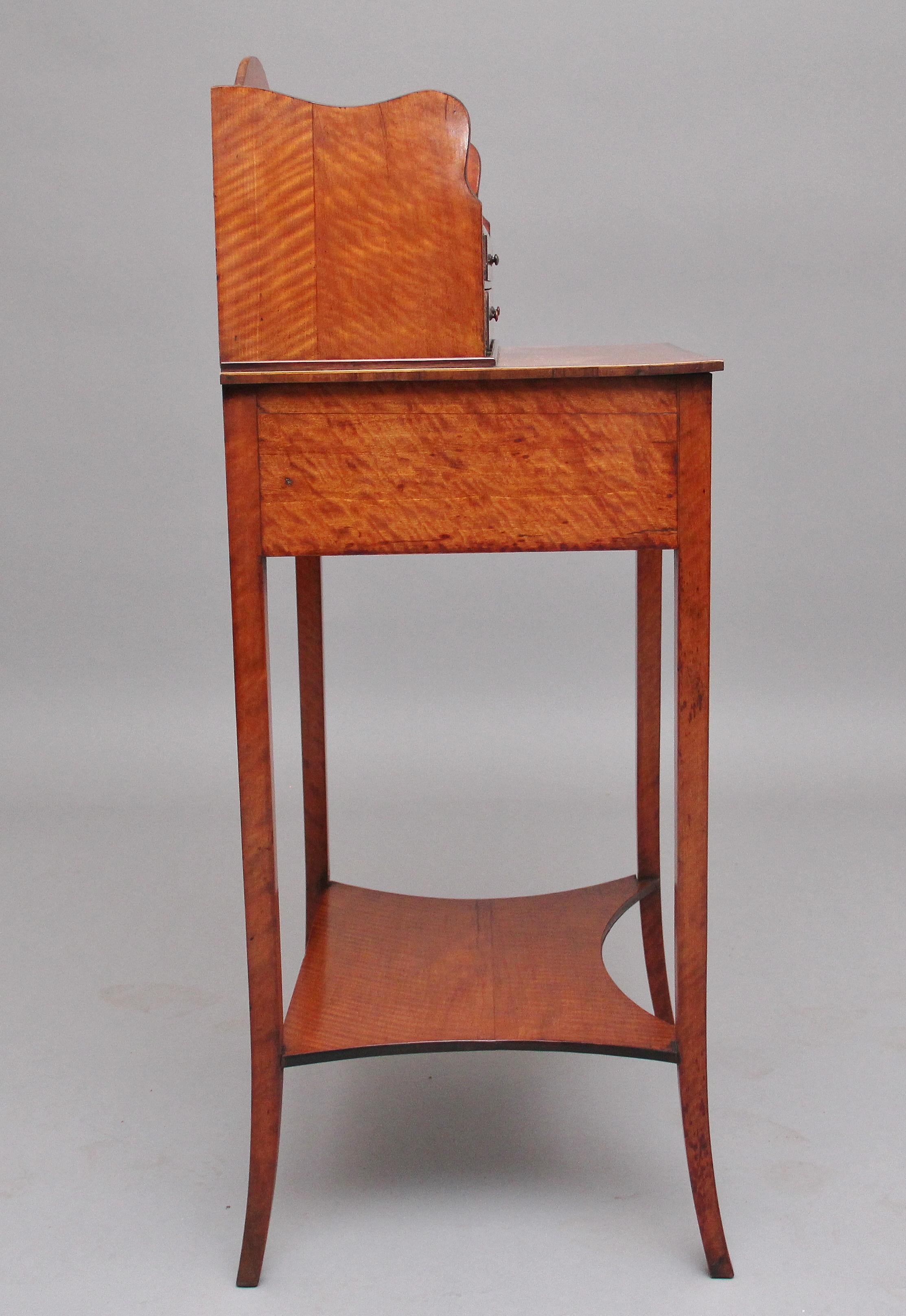 Schreibtisch für Damen aus Seidenholz im Sheraton-Stil des 19. Jahrhunderts (Britisch) im Angebot