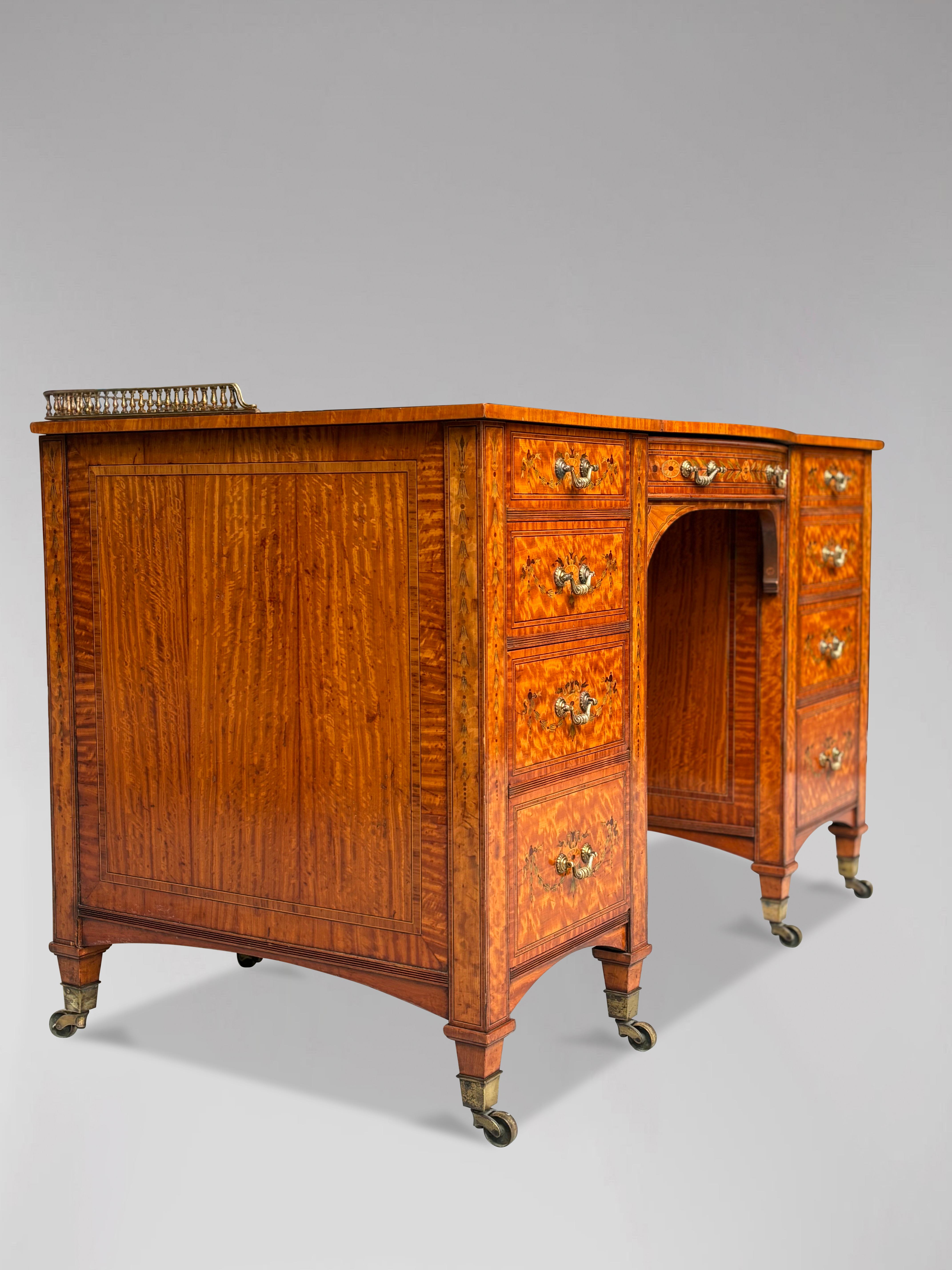 Schreibtisch aus Satinholz und Intarsien des 19. Jahrhunderts, gestempelt von Gillows im Angebot 4