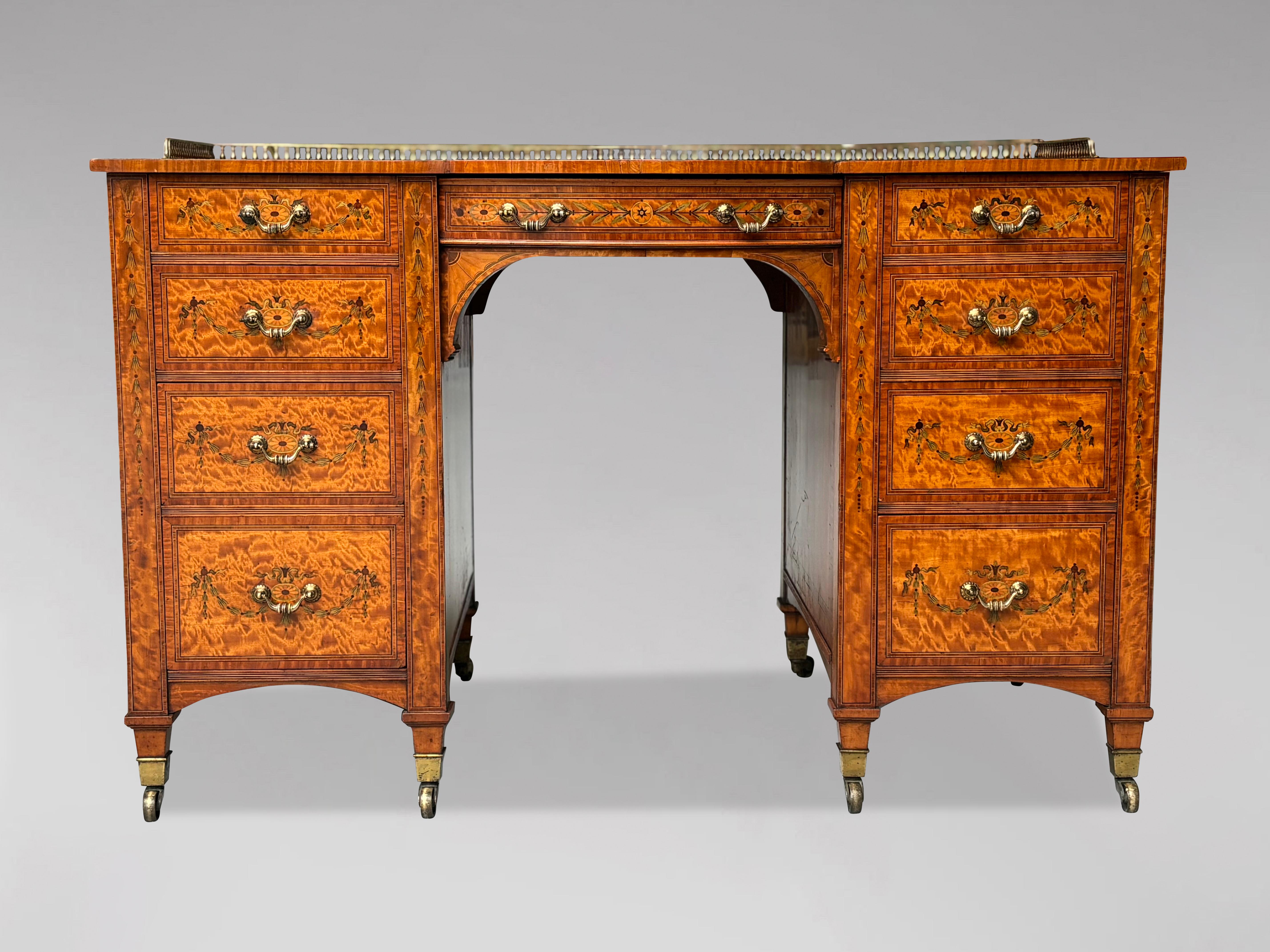 Schreibtisch aus Satinholz und Intarsien des 19. Jahrhunderts, gestempelt von Gillows (Britisch) im Angebot