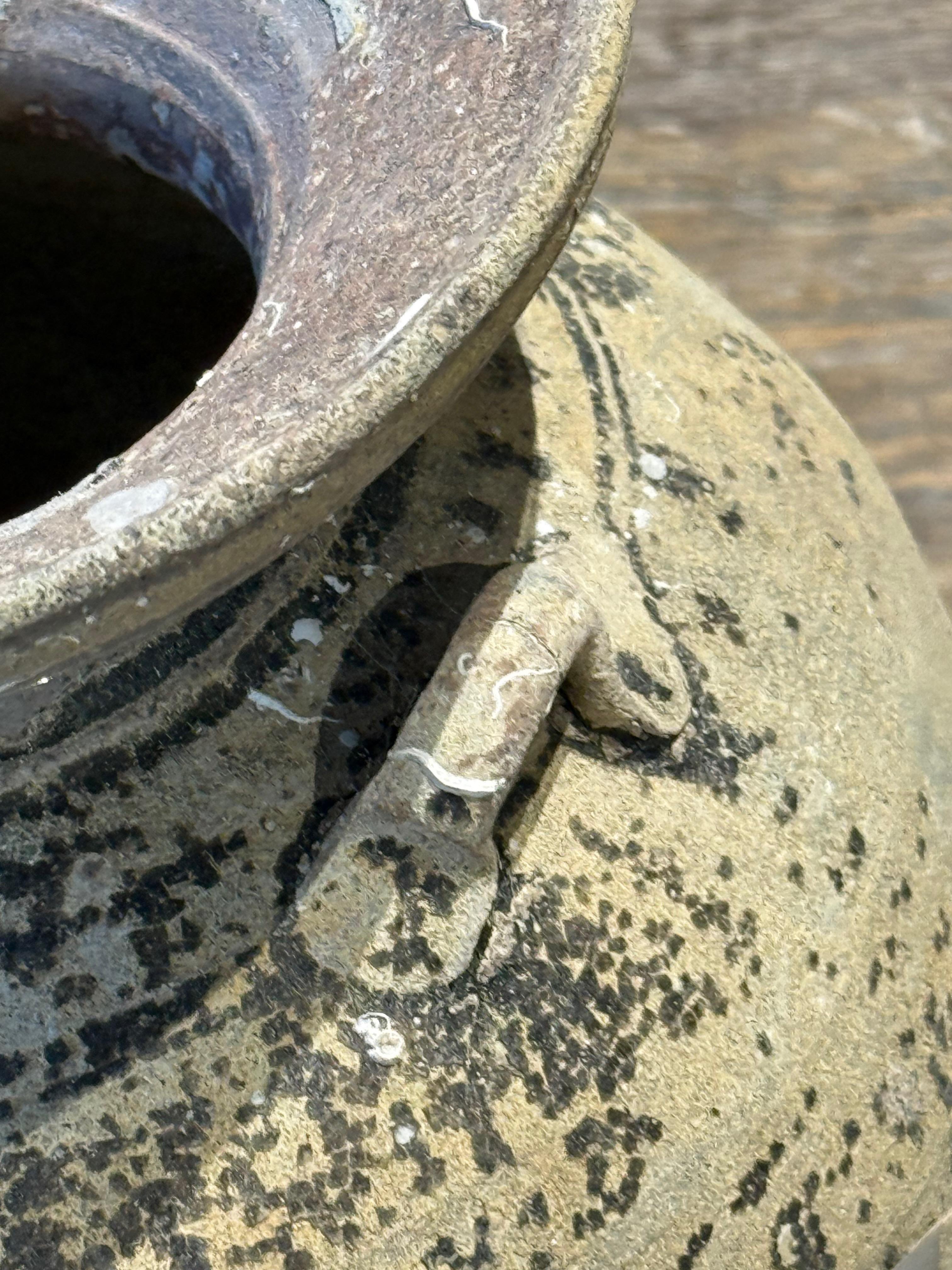 Vase du 19e siècle, épave de navire Sawankhalok, Thaïlande Bon état - En vente à New York, NY