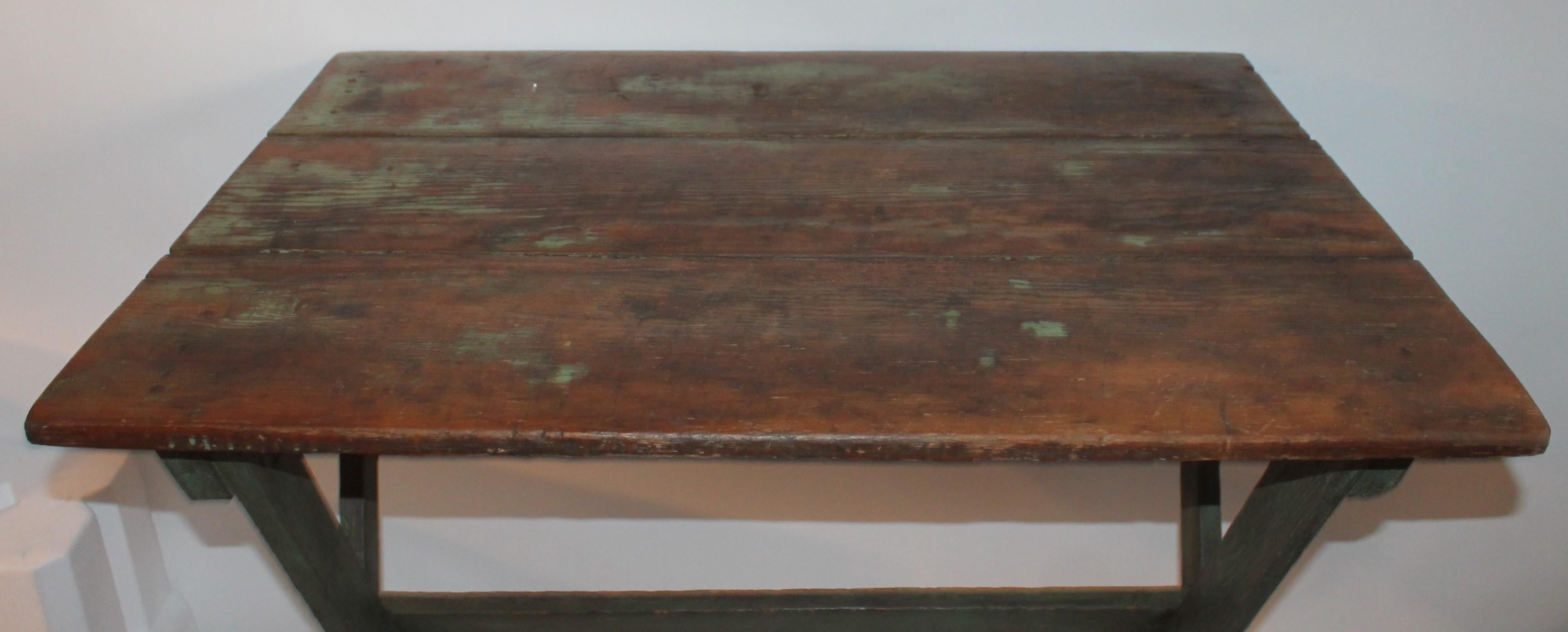 Wood 19th Century Sawbuck Table in Original Apple Green Paint