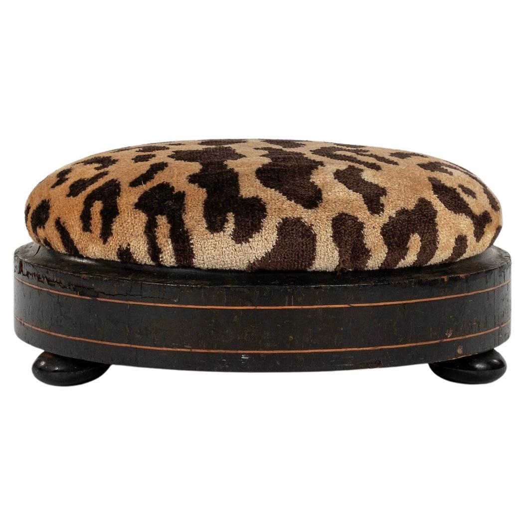 Reposapiés redondo de terciopelo de seda Scalamandré Leopardo del siglo XIX en venta