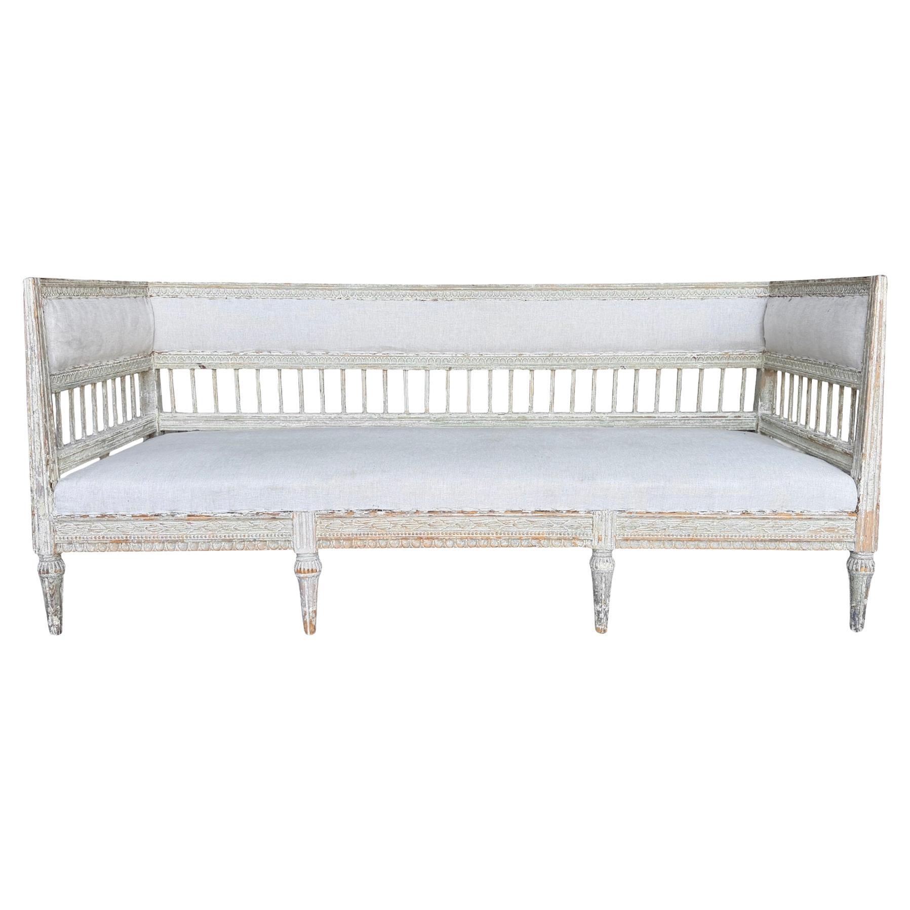 Antique Swedish Gustavian Day Bed in Painted Pine, Late 19th Century