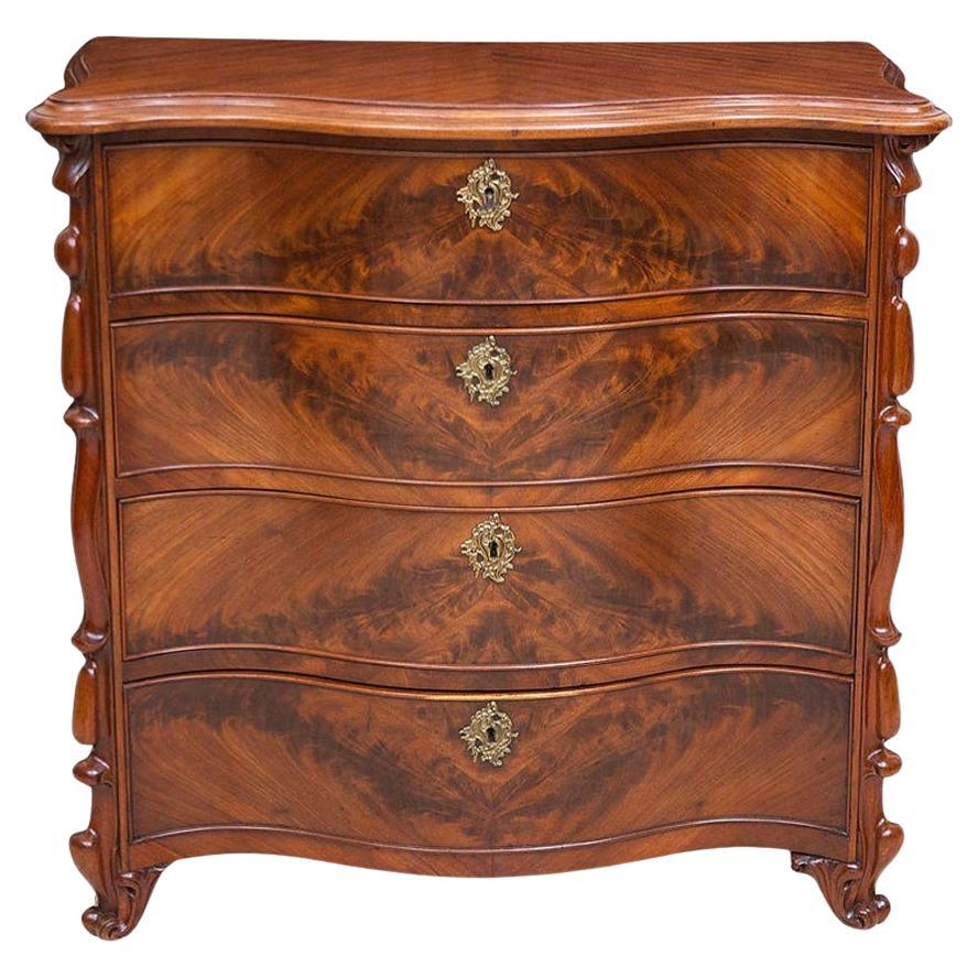 19th Century Scandinavian Chest of Drawers with Serpentine Front in Mahogany For Sale