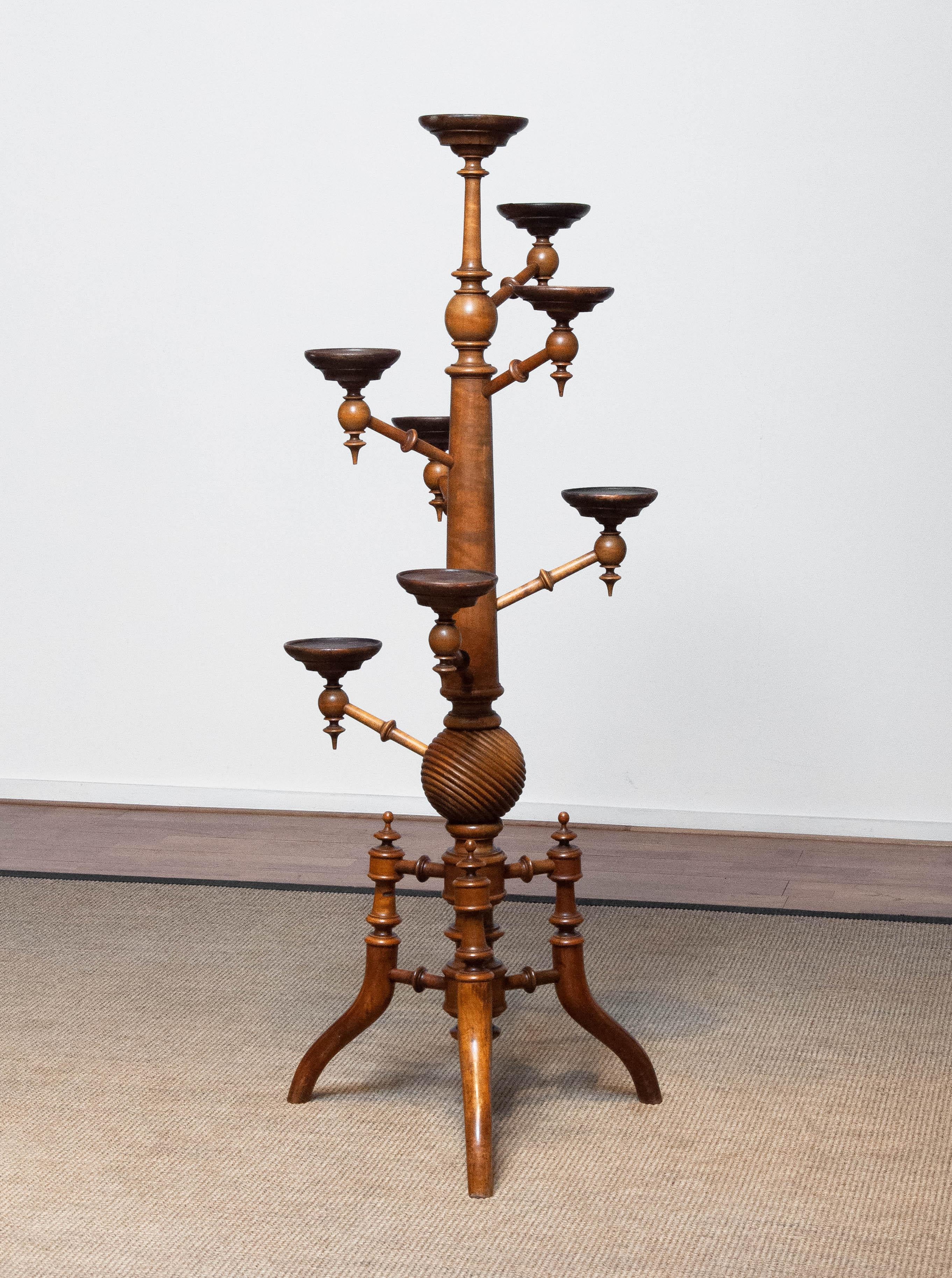 Absolutely beautiful XL pedestal / etagere for flowers or large candles from the 19th century made in the north of Europe. This etagere / pedestal has eight arms. All made of walnut and is a very decorative master piece.
Allover in very good