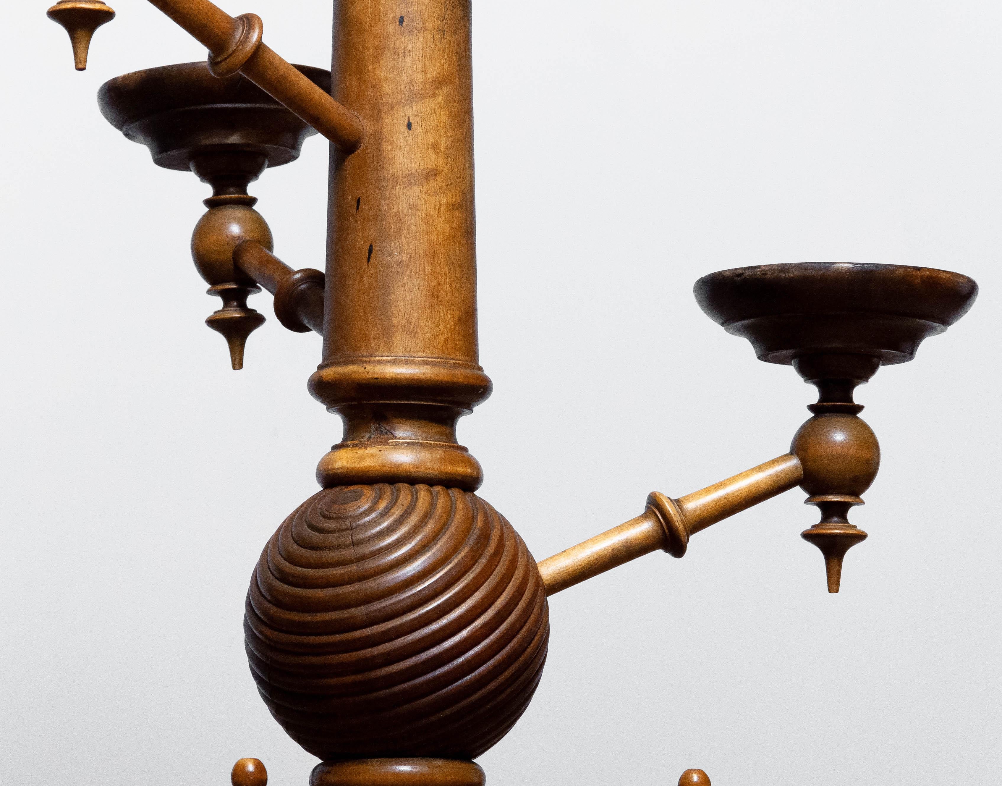 Etagère / Pedestal en noyer à huit bras pour fleurs et bougies, 19e siècle, Scandinave en vente 4