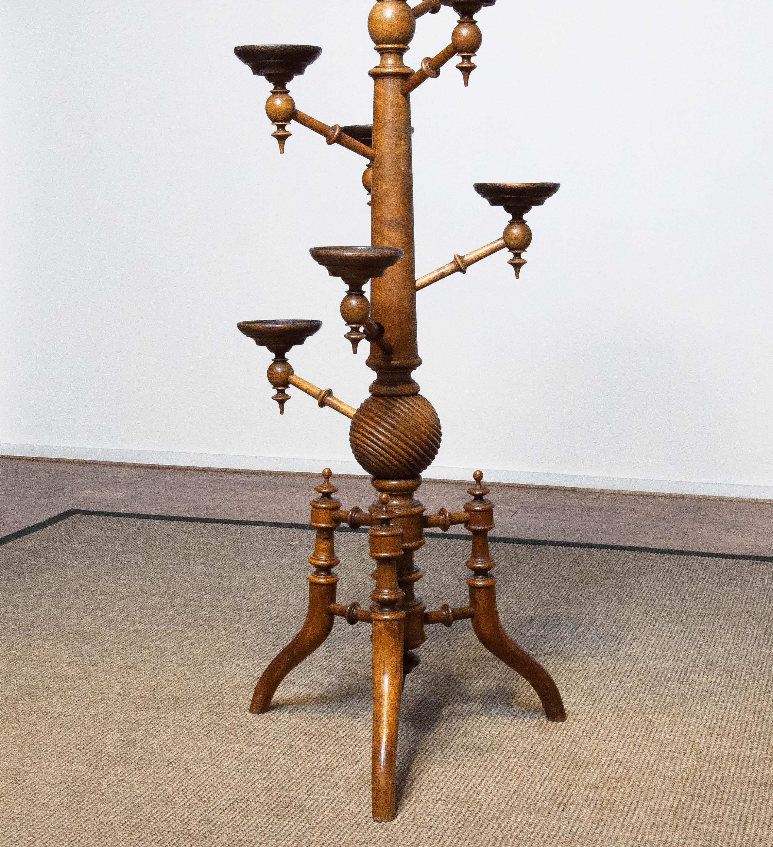 Suédois Etagère / Pedestal en noyer à huit bras pour fleurs et bougies, 19e siècle, Scandinave en vente