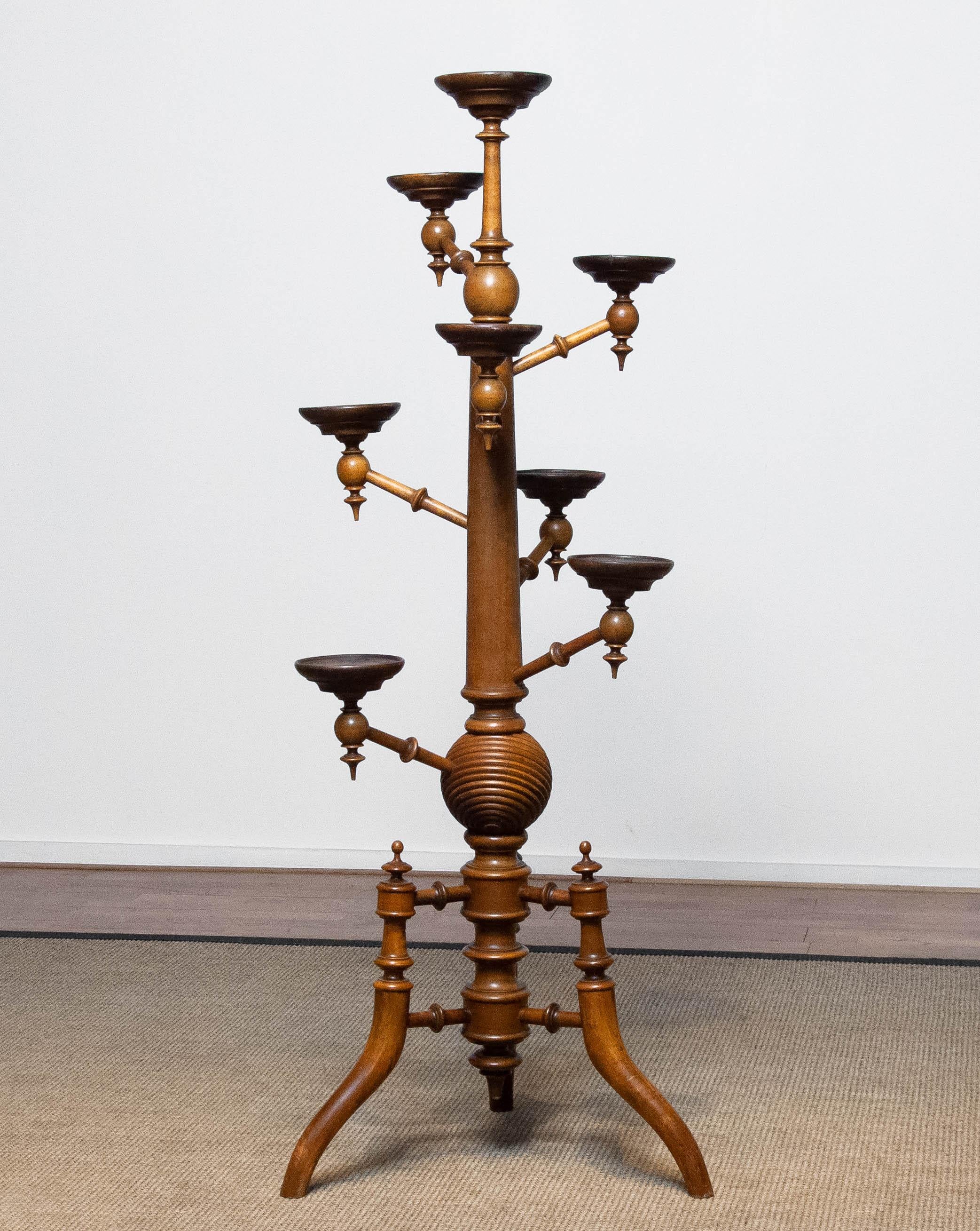 Noyer Etagère / Pedestal en noyer à huit bras pour fleurs et bougies, 19e siècle, Scandinave en vente