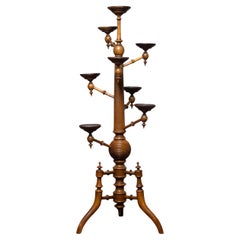 Skandinavische achtarmige Blume aus Nussbaumholz / Kerzen Etagere / Sockel, 19. Jahrhundert