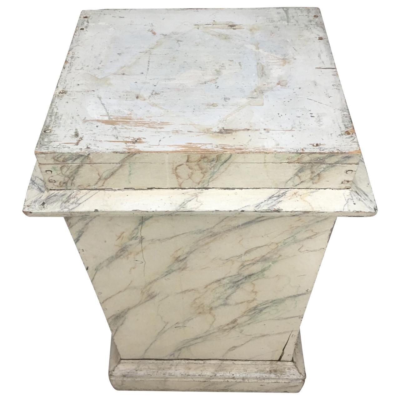 Skandinavisches Faux Marble Wooden Pedestal aus dem 19. im Zustand „Gut“ im Angebot in Haddonfield, NJ