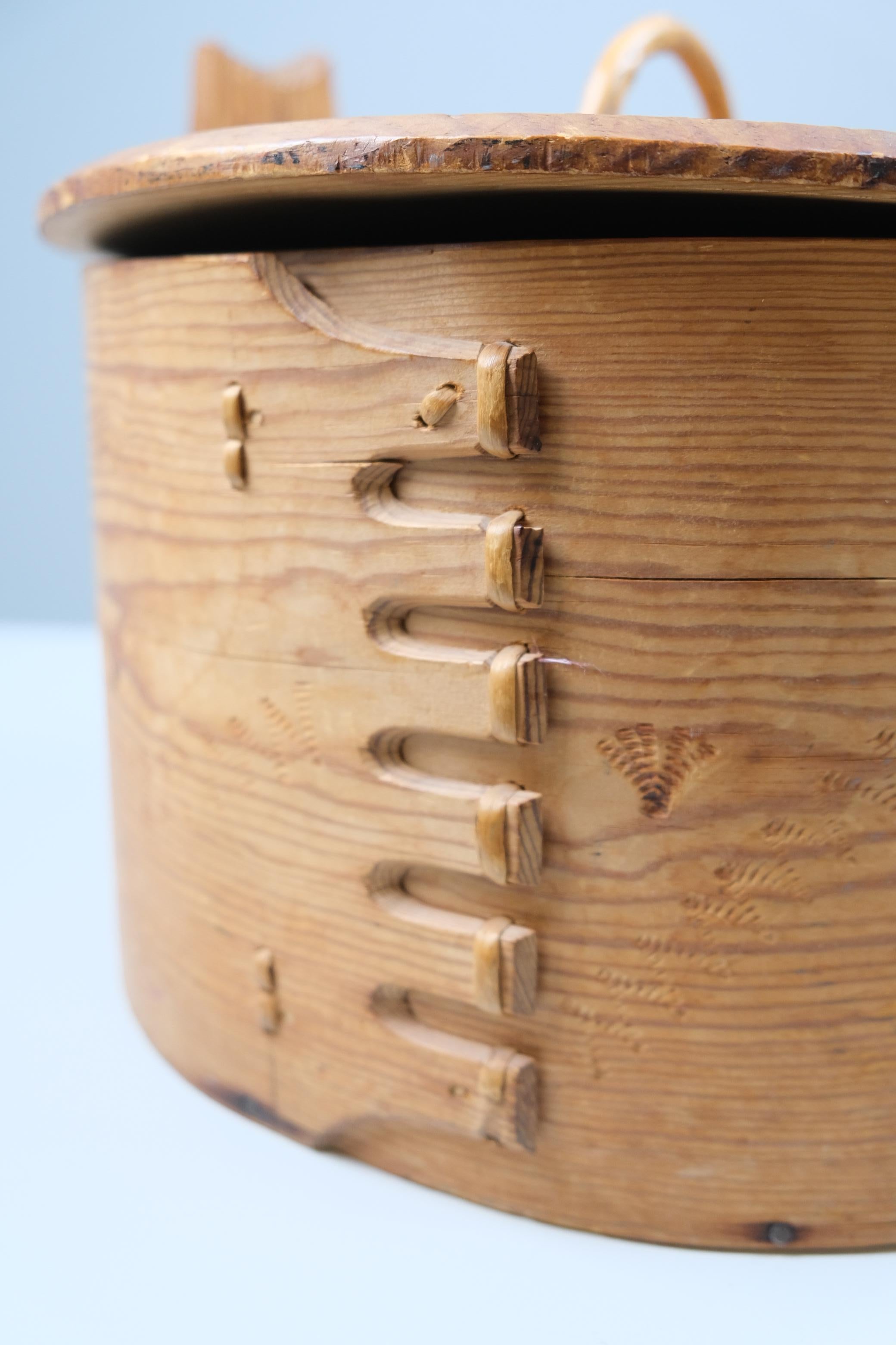 Scatola in legno di bengala del XIX secolo 
