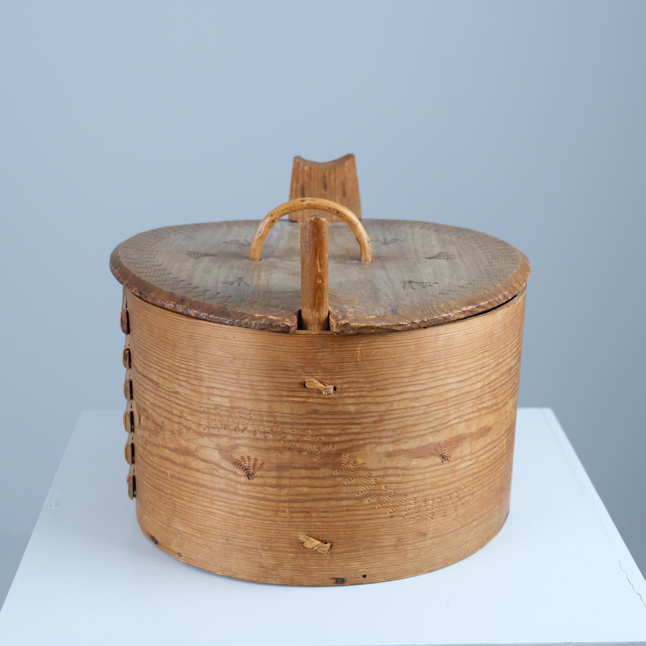 Arte popolare Scatola in legno di bengala del XIX secolo 