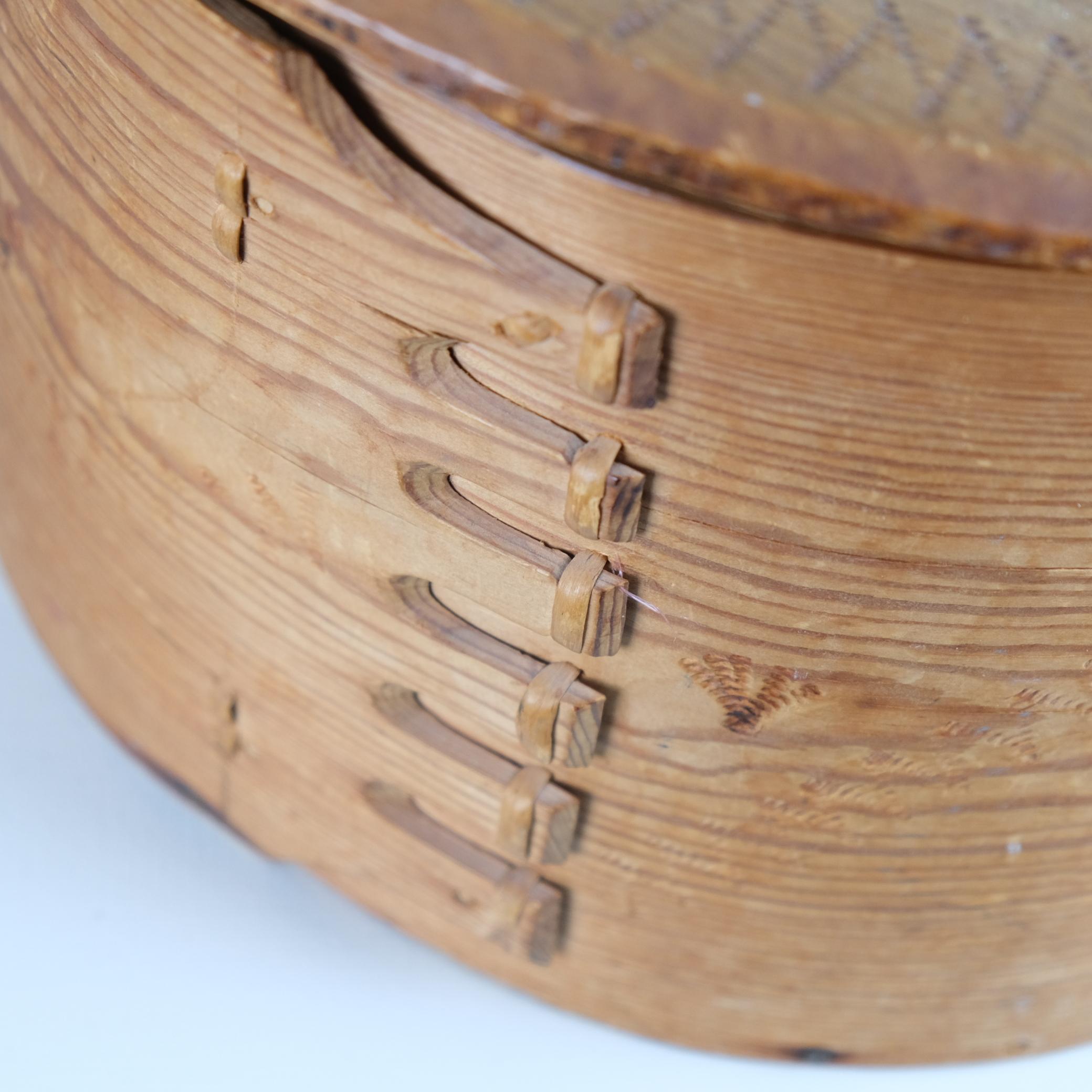 Scatola in legno di bengala del XIX secolo 