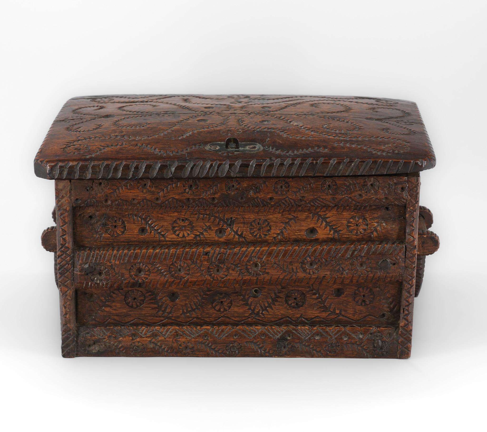 19th Century Scandinavian Folk Art Carved Oak Table Top Chest In Good Condition For Sale In Norwich, GB