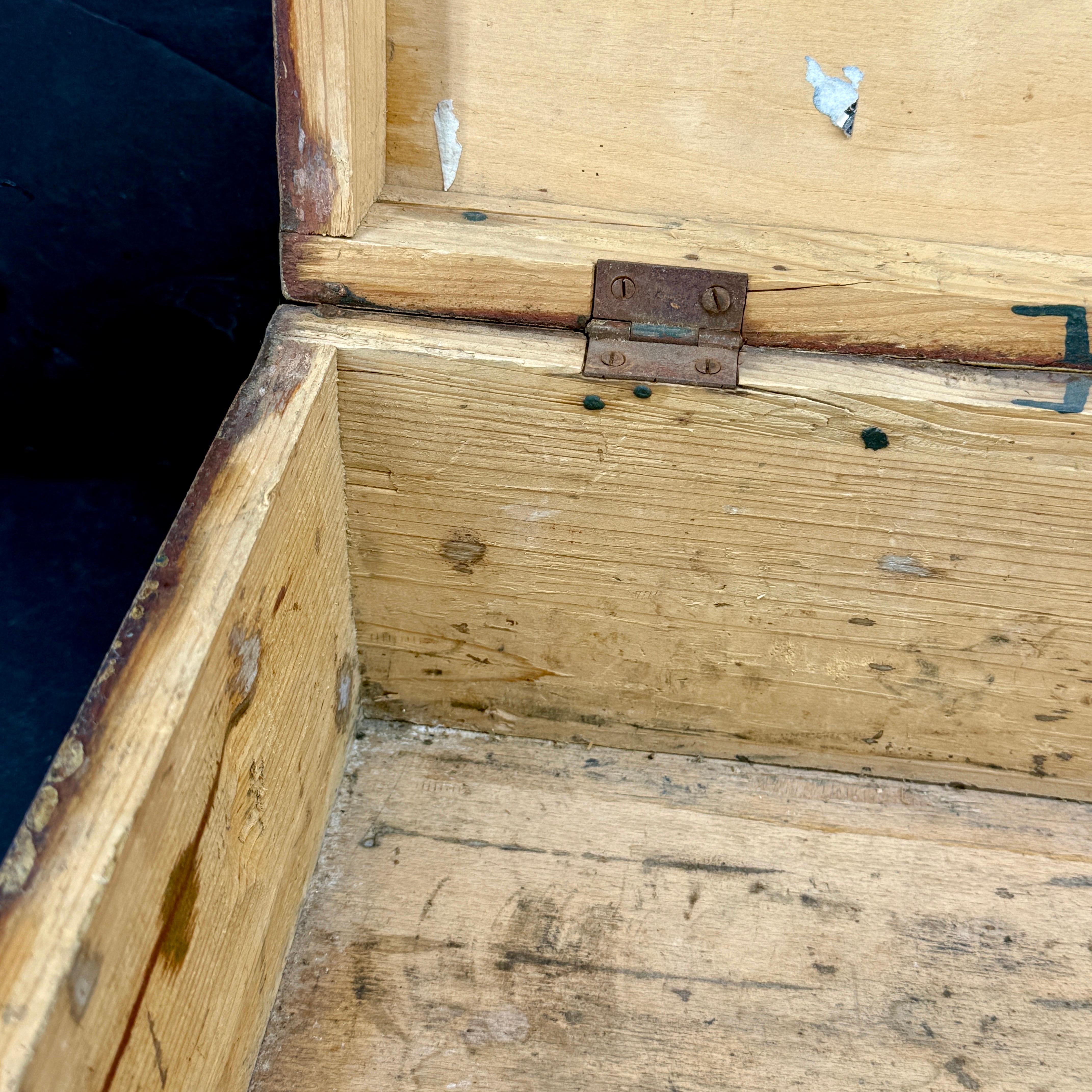 19th Century Scandinavian Folk Art Hand-Painted Chest Box For Sale 12