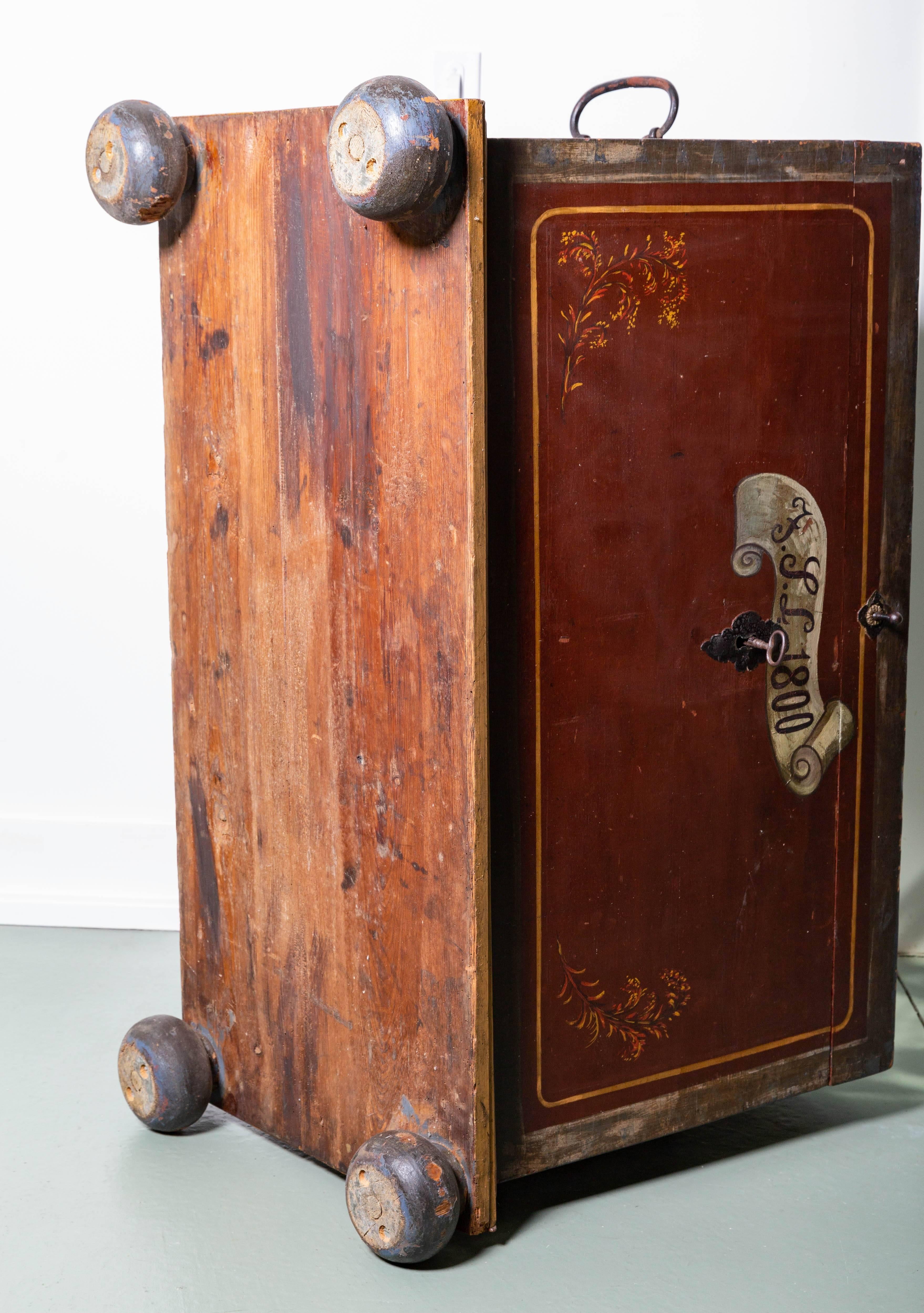 19th Century Scandinavian Painted Dome Top Trunk For Sale 6