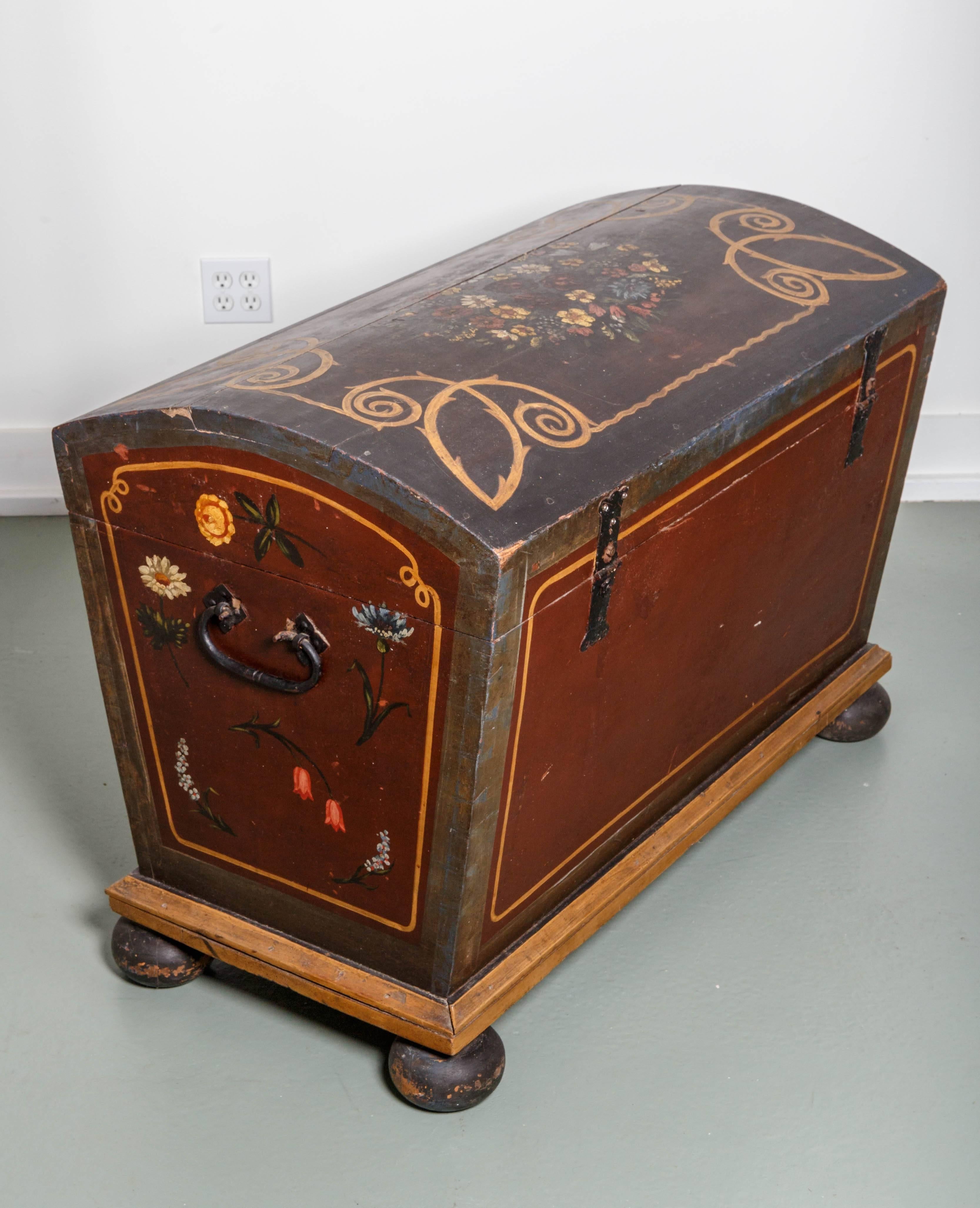 19th Century Scandinavian Painted Dome Top Trunk In Good Condition For Sale In Southampton, NY