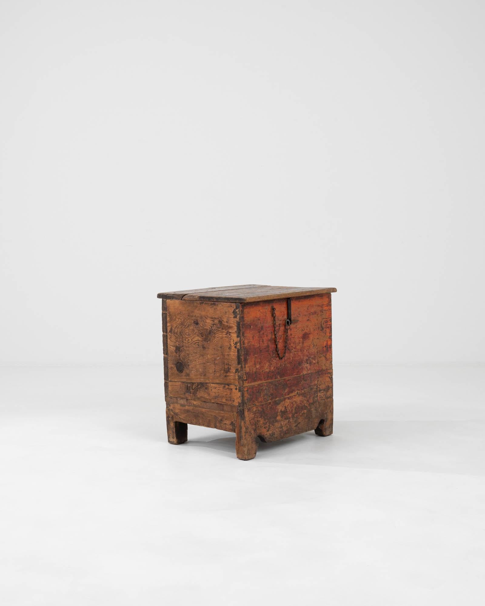 19th Century Scandinavian Wooden Chest For Sale 2