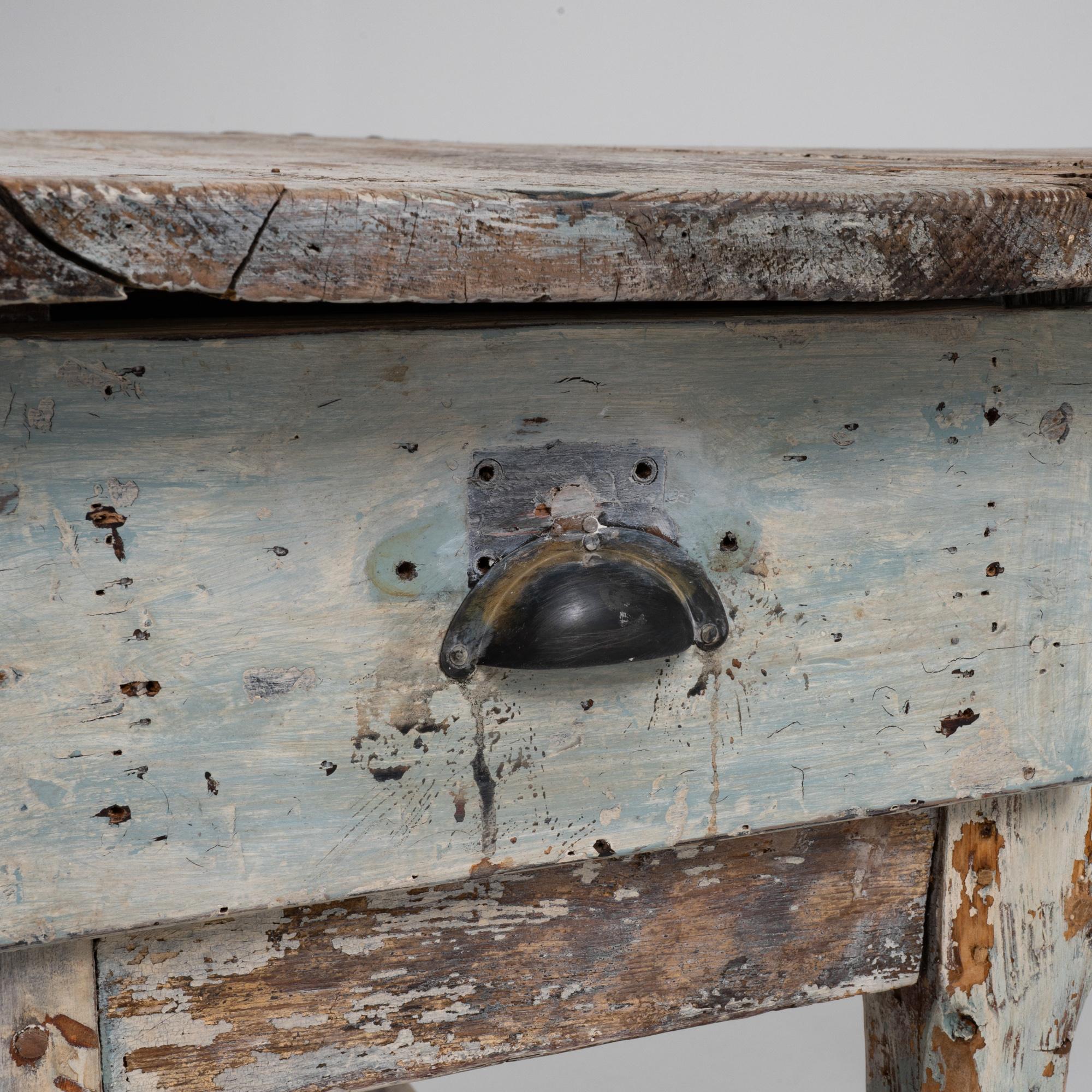 Skandinavischer Holztisch mit Torbein aus dem 19. (19. Jahrhundert) im Angebot