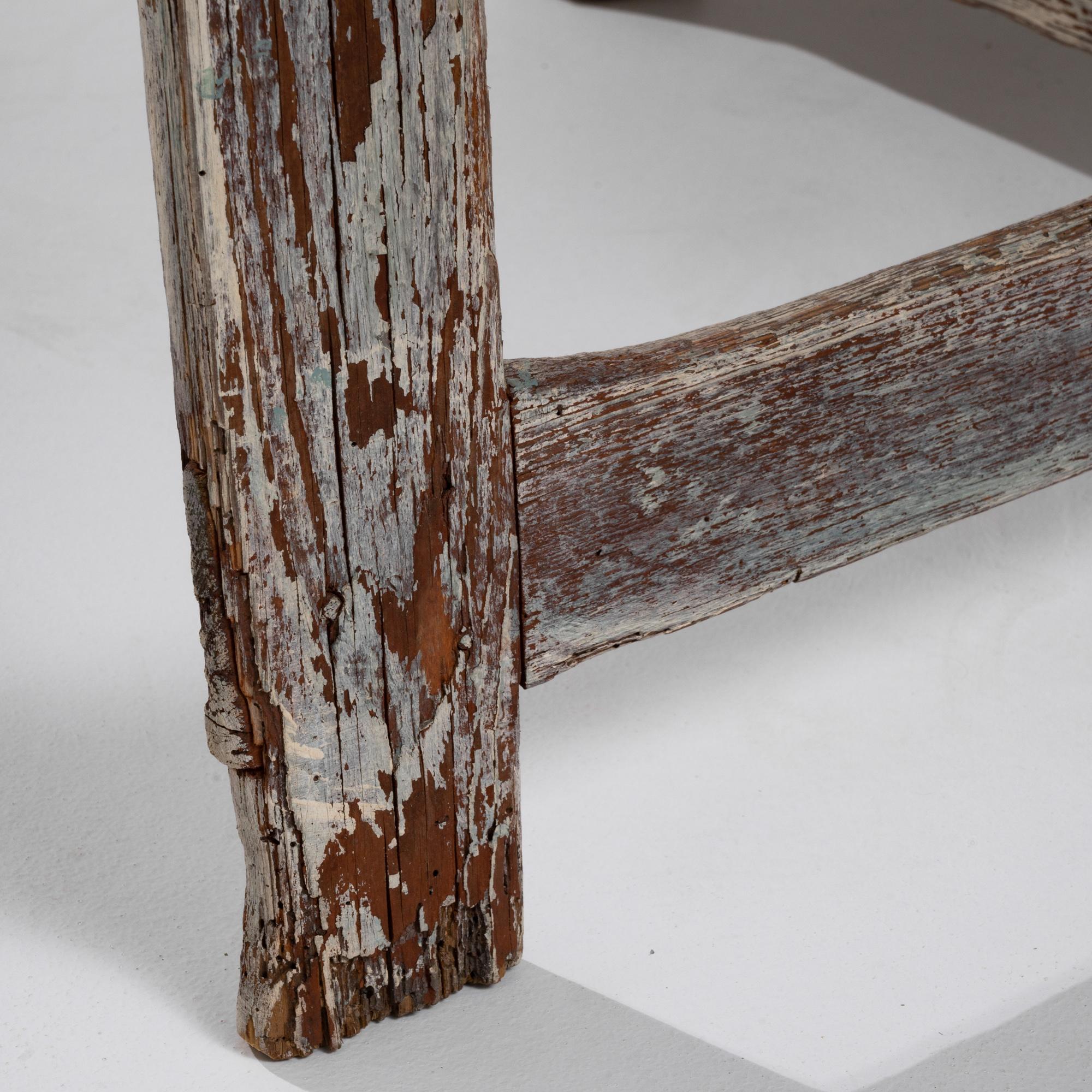 Skandinavischer Holztisch mit Torbein aus dem 19. im Angebot 1