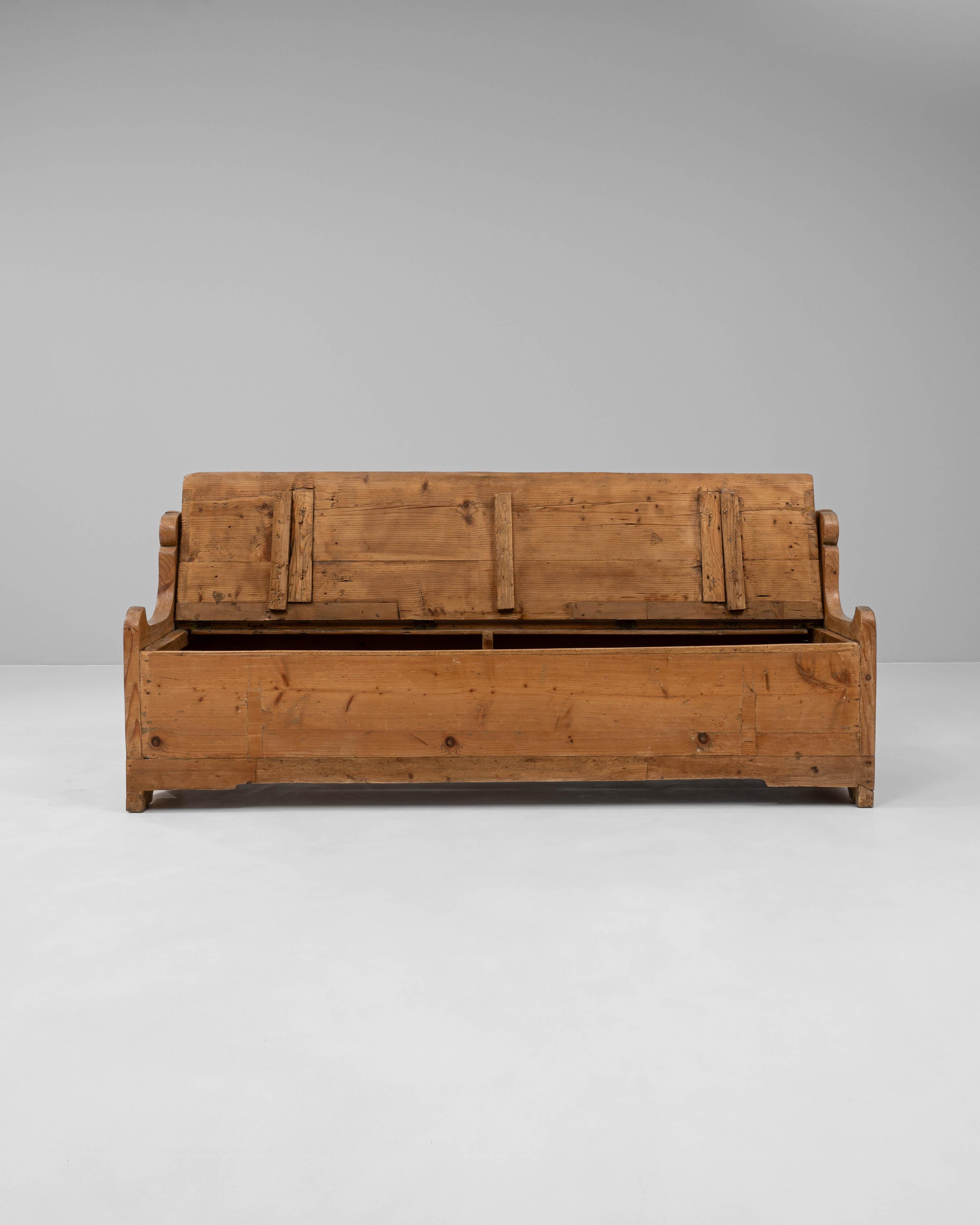 Banco de almacenaje de madera escandinavo del siglo XIX Escandinavo