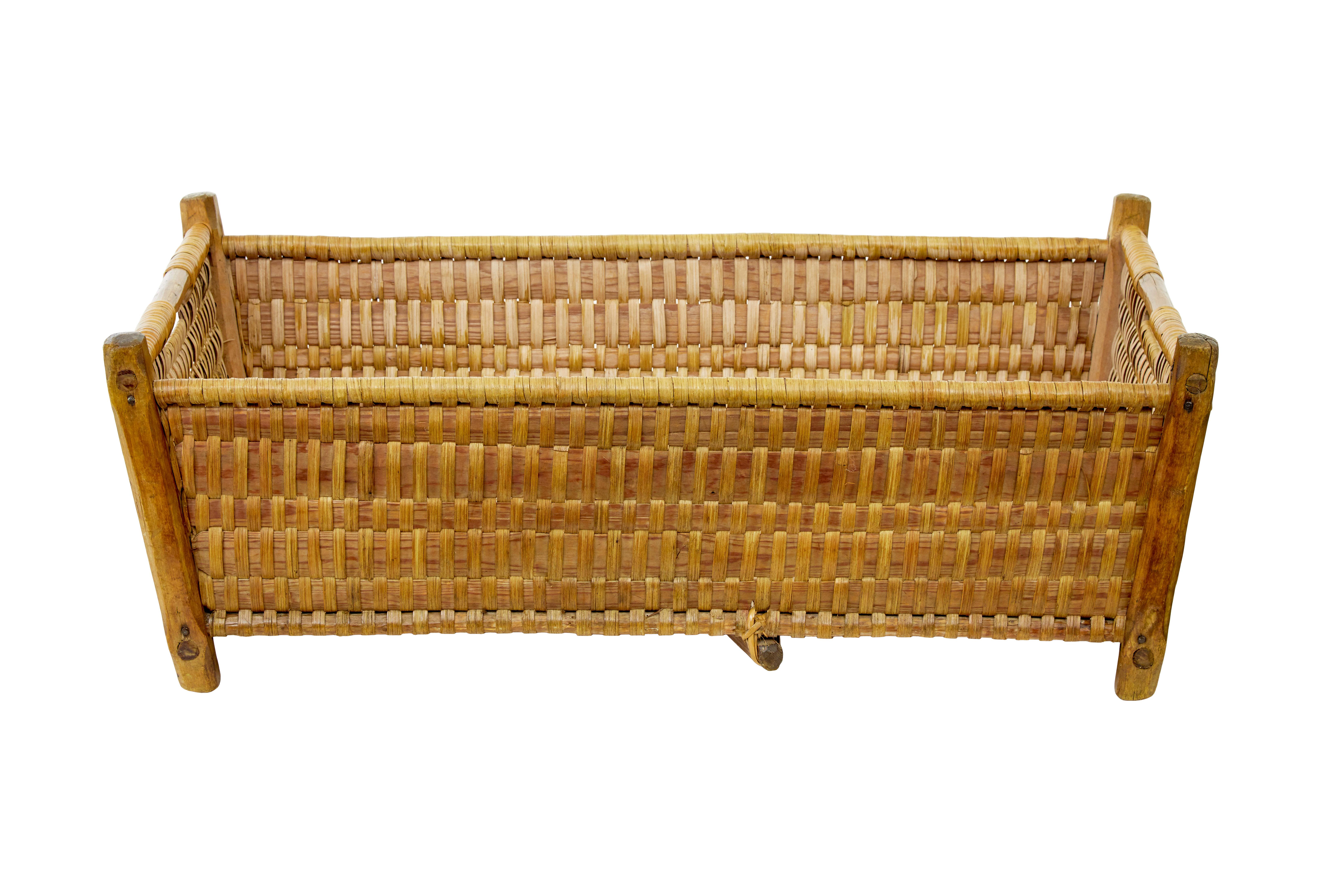 Suédois Panier scandinave en pin tressé du 19e siècle