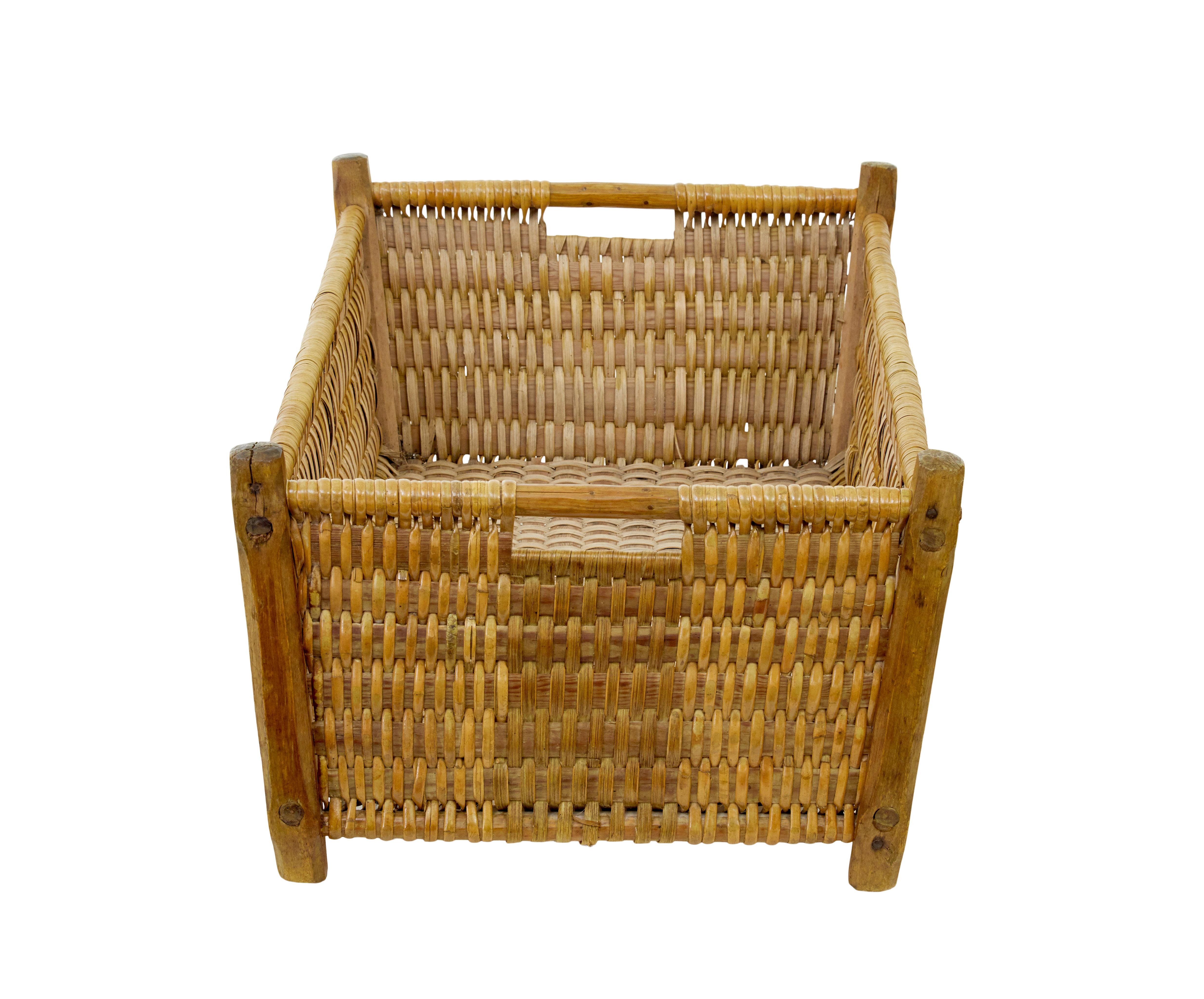 Fait main Panier scandinave en pin tressé du 19e siècle