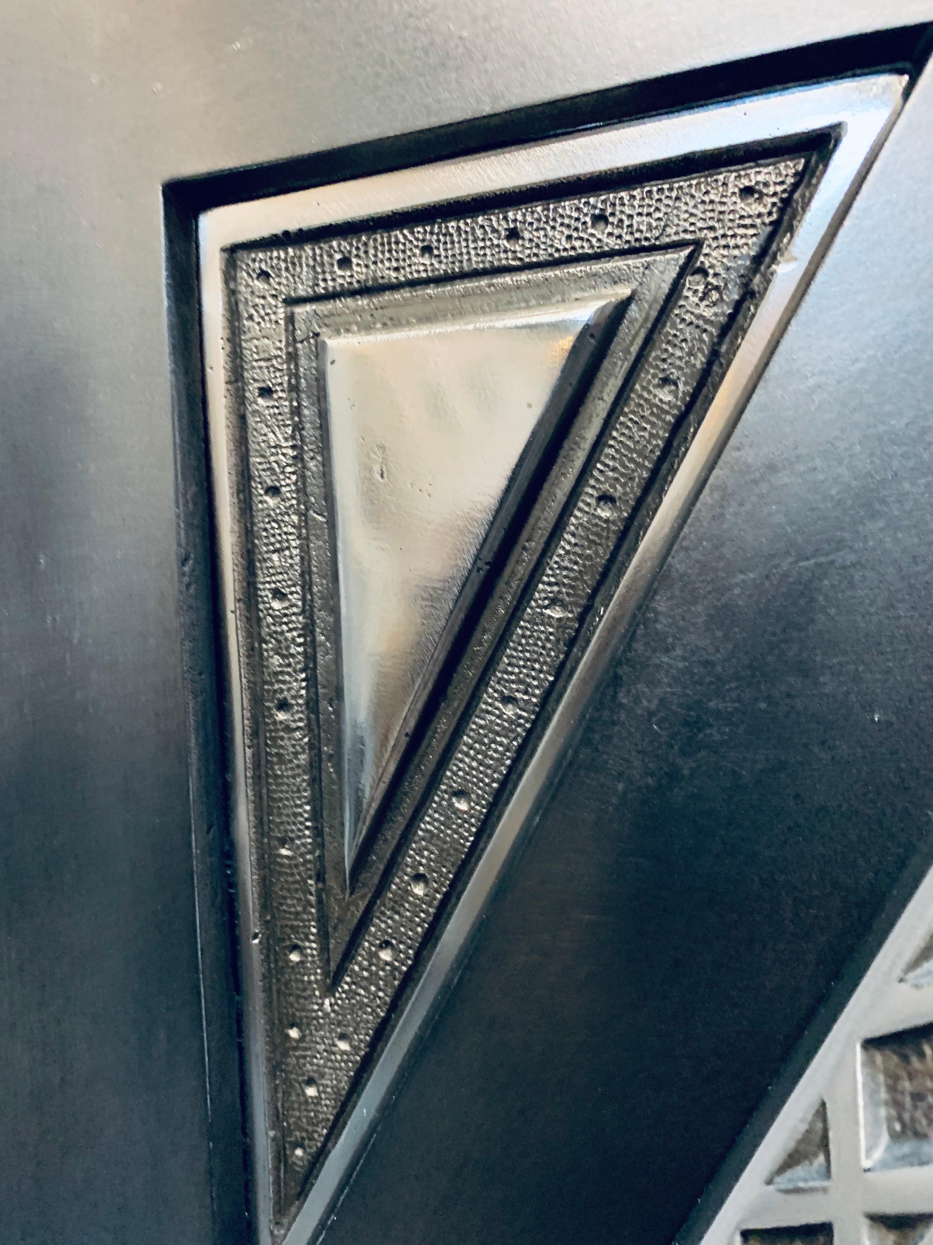 19th Century Scottish Aesthetic Movement Polished Cast Iron Fireplace Insert In Good Condition For Sale In Edinburgh, GB