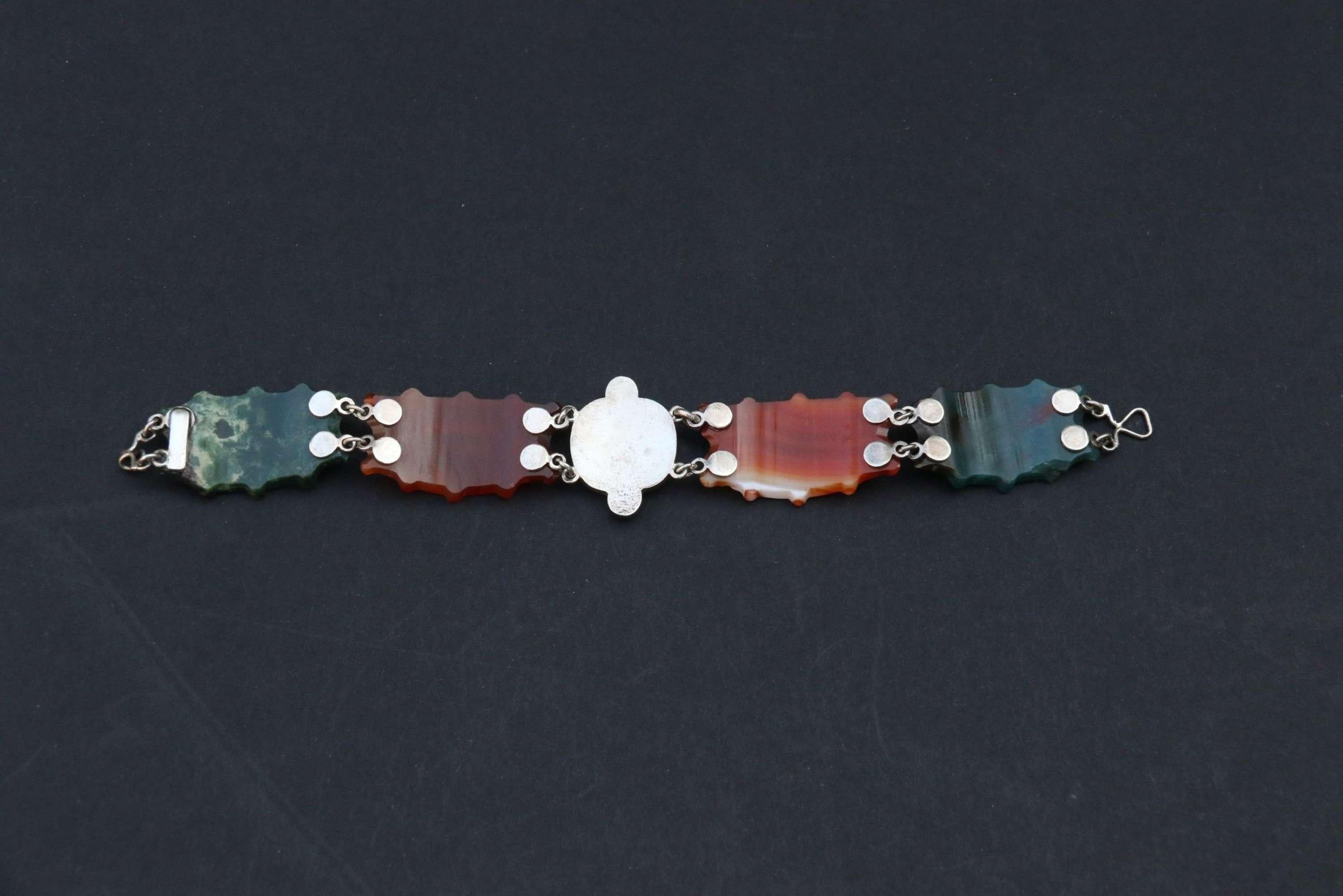 Hand-Crafted 19th Century Scottish Agate and Silver Bracelet circa 1880 For Sale