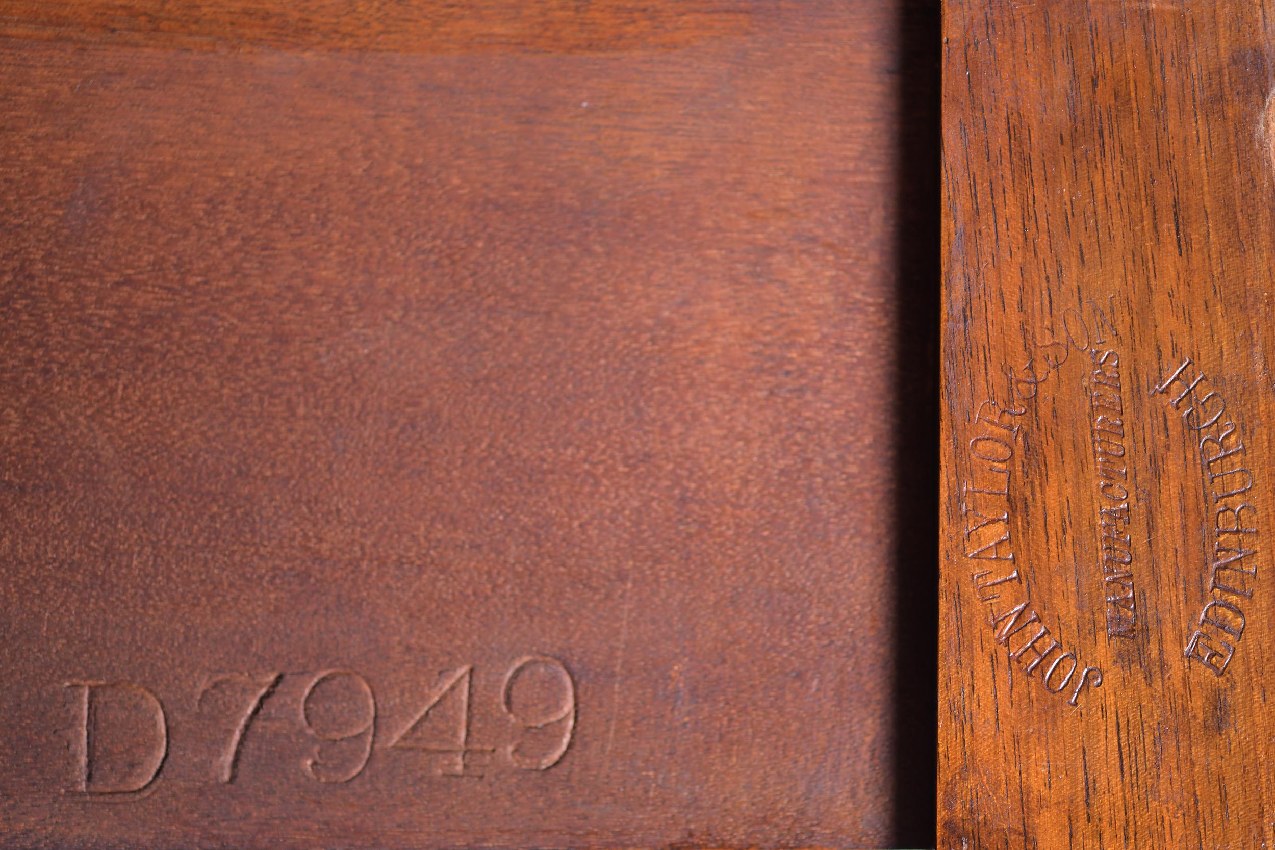 Schottischer Sutherland-Tisch aus Wurzelnussholz von John Taylor aus Edinburgh aus dem 19. Jahrhundert im Angebot 2
