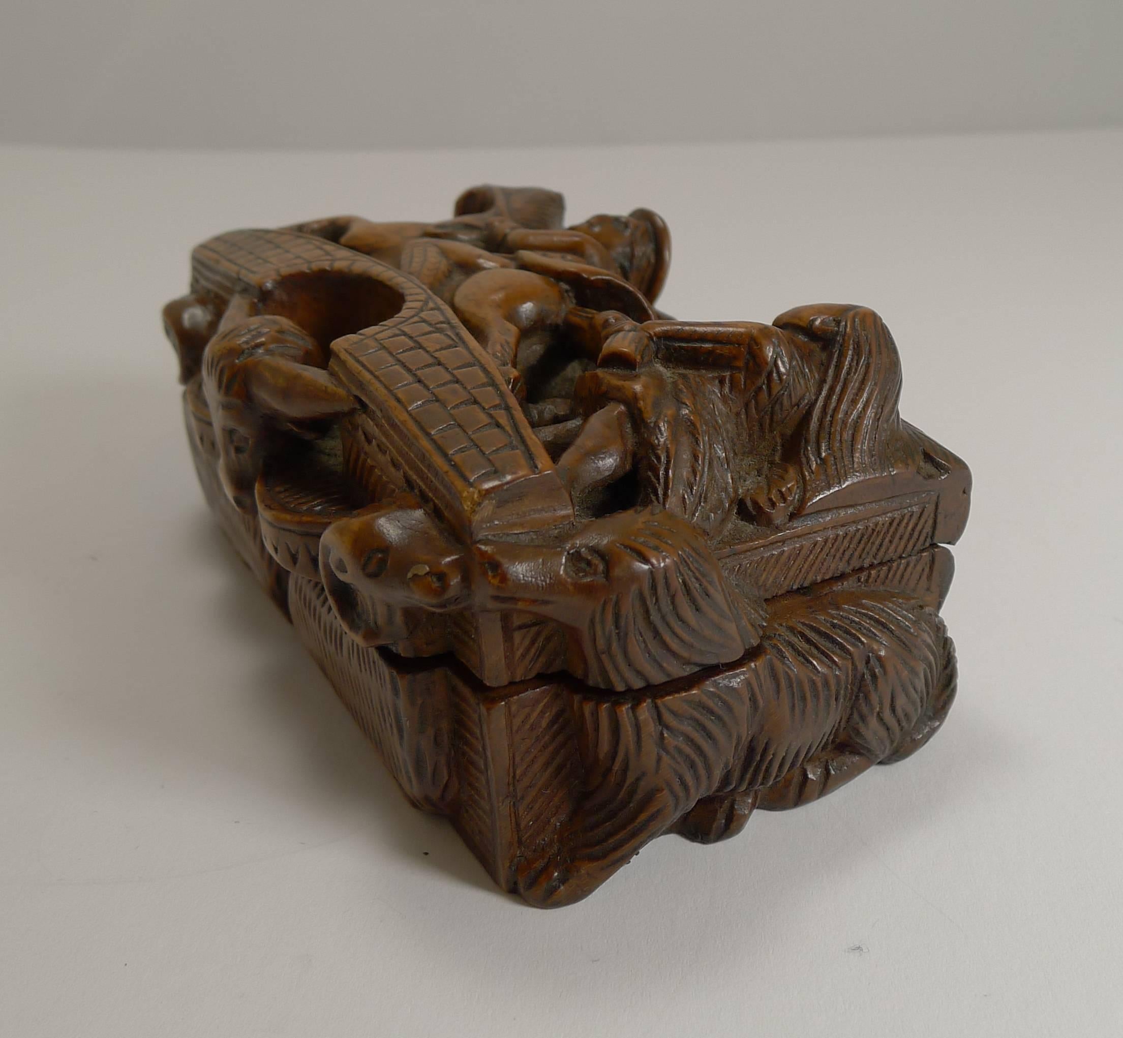 19th Century Scottish Hand-Carved Table Snuff Box, Tam O'shanter In Excellent Condition In Bath, GB