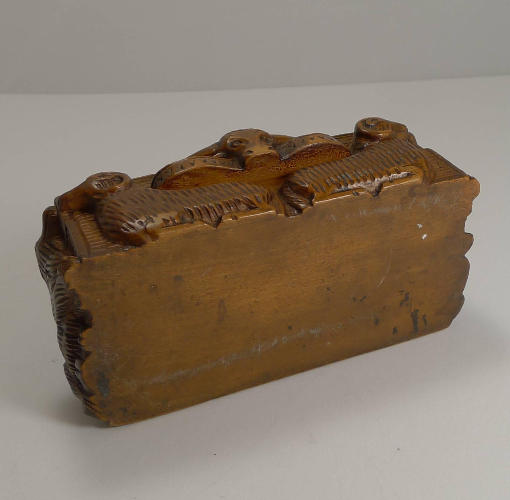 Fruitwood 19th Century Scottish Hand-Carved Table Snuff Box, Tam O'shanter