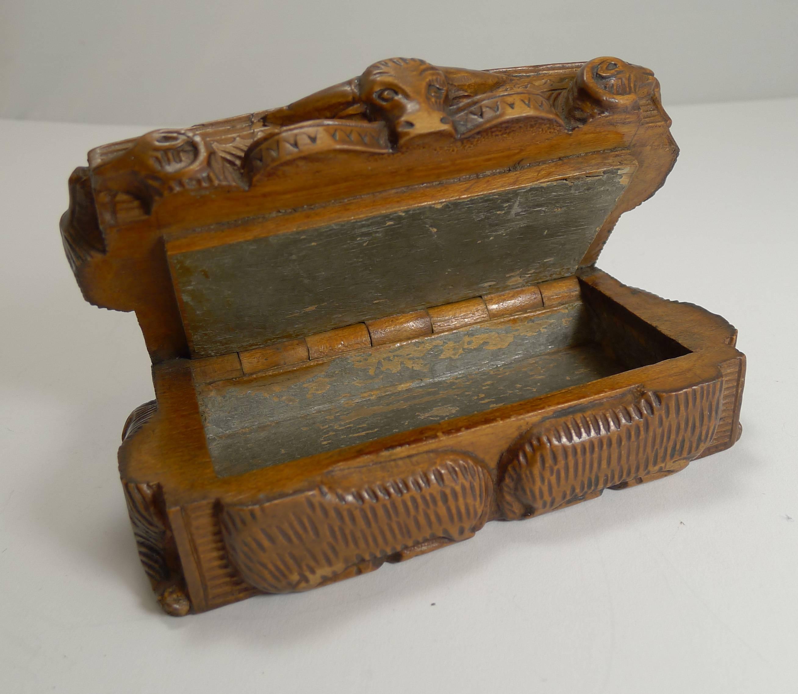 19th Century Scottish Hand-Carved Table Snuff Box, Tam O'shanter 3