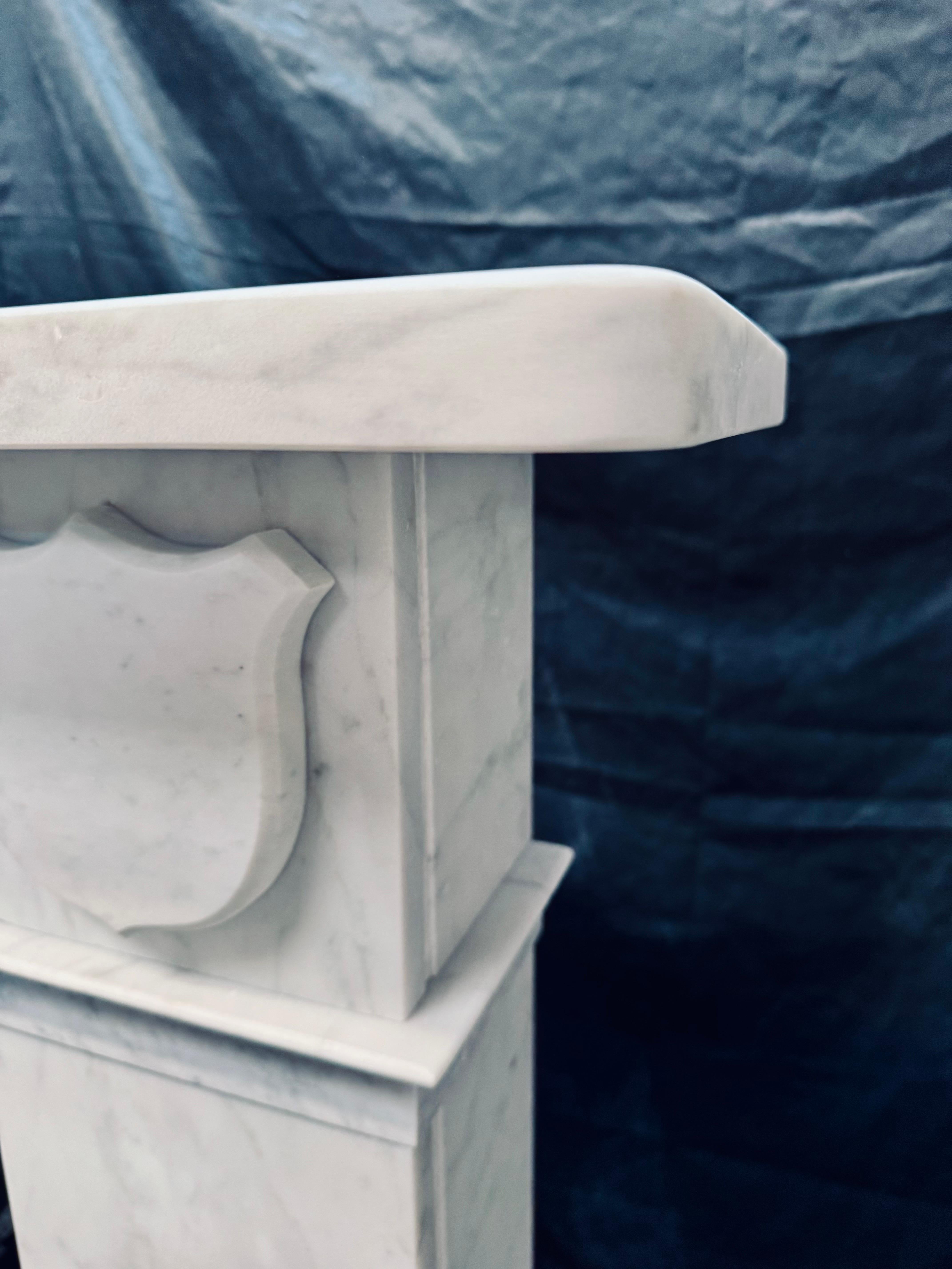 19th Century Scottish Mid Victorian Marble Fireplace Surround. In Good Condition For Sale In Edinburgh, GB