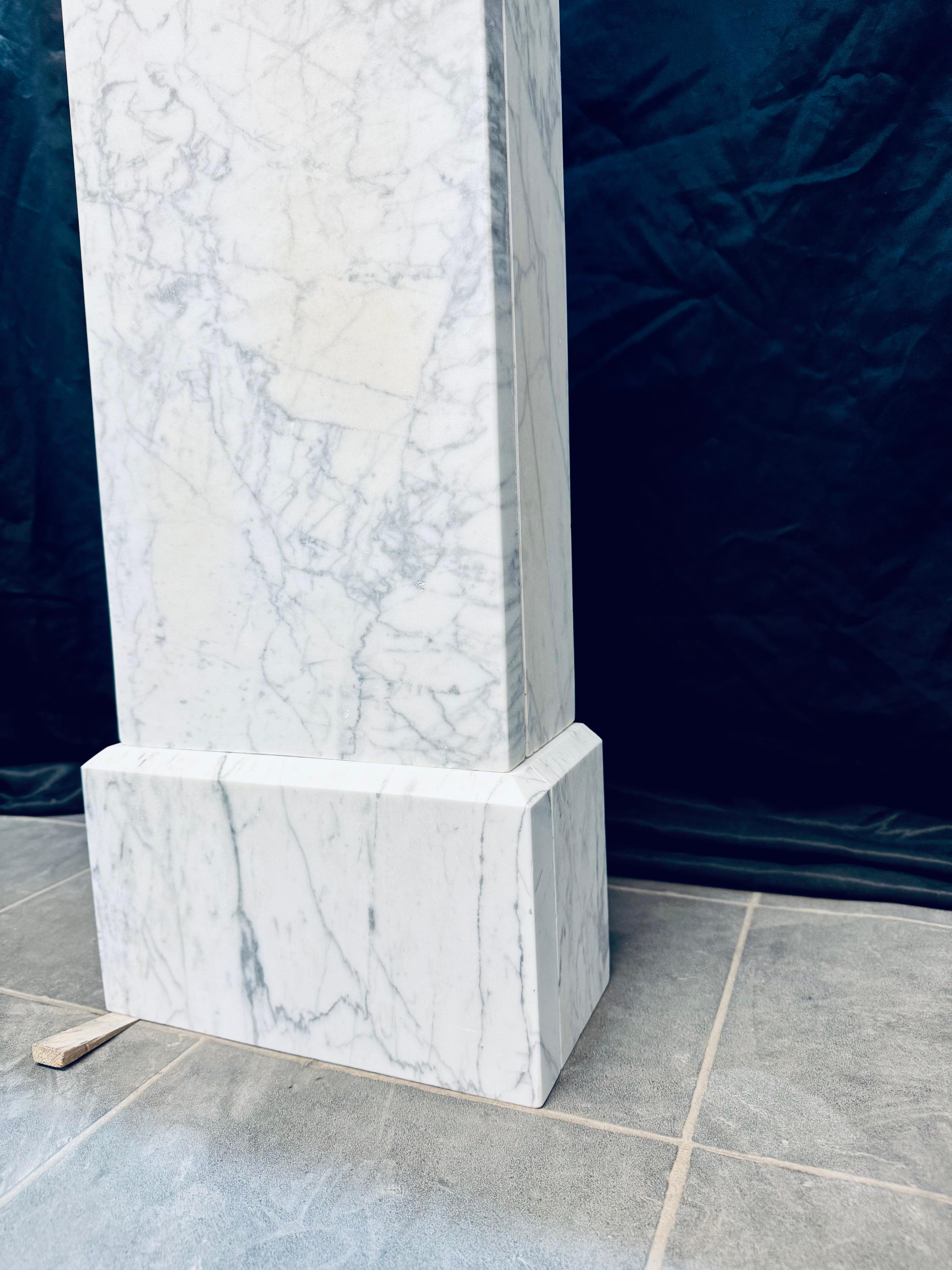 19th Century Scottish Victorian Carrara Marble Corbeled Fireplace. In Good Condition For Sale In Edinburgh, GB