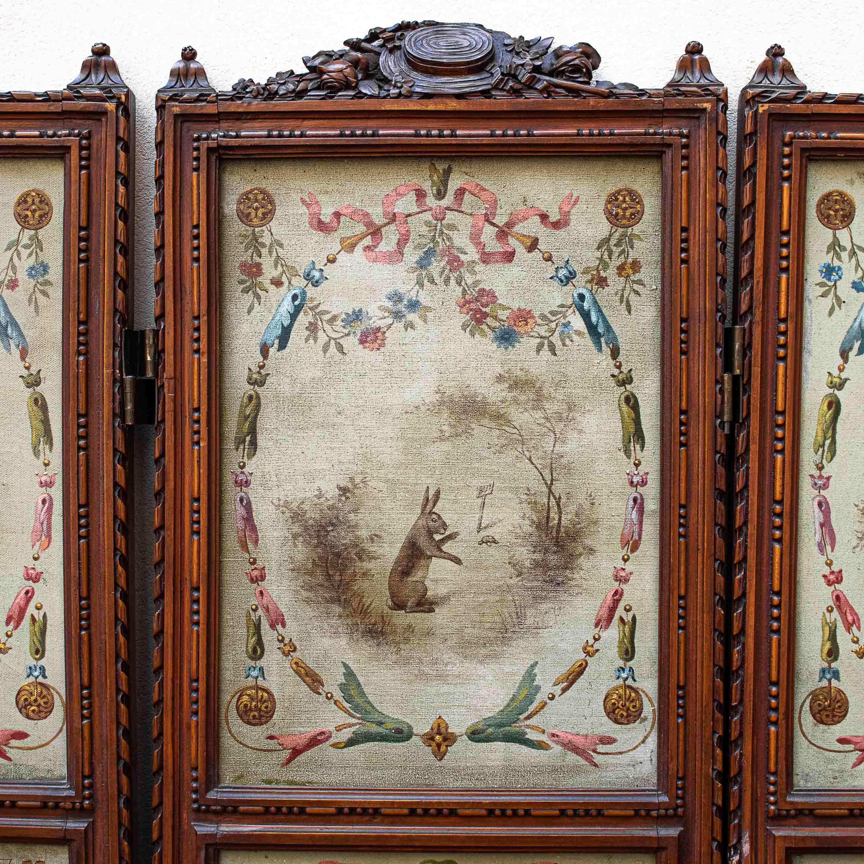 Nineteenth century
Screen with grotesques
Measures: (5) Oil on canvas, 158 x 185 cm

The screen analyzed is made up of five panels, each divided into two panels decorated with elements of the natural world on the upper level and grotesque