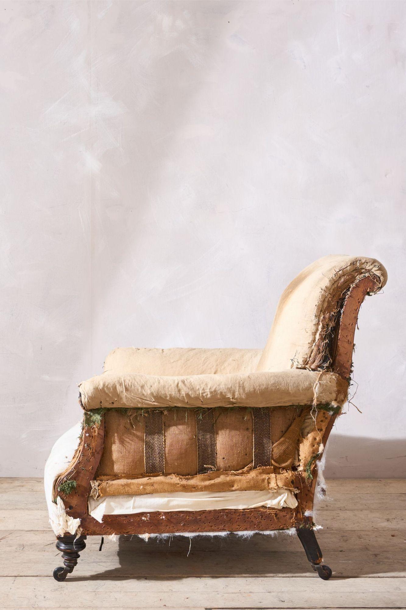 Sillón de casa de campo inglesa con respaldo Scroll del siglo XIX en Bueno estado para la venta en Malton, GB