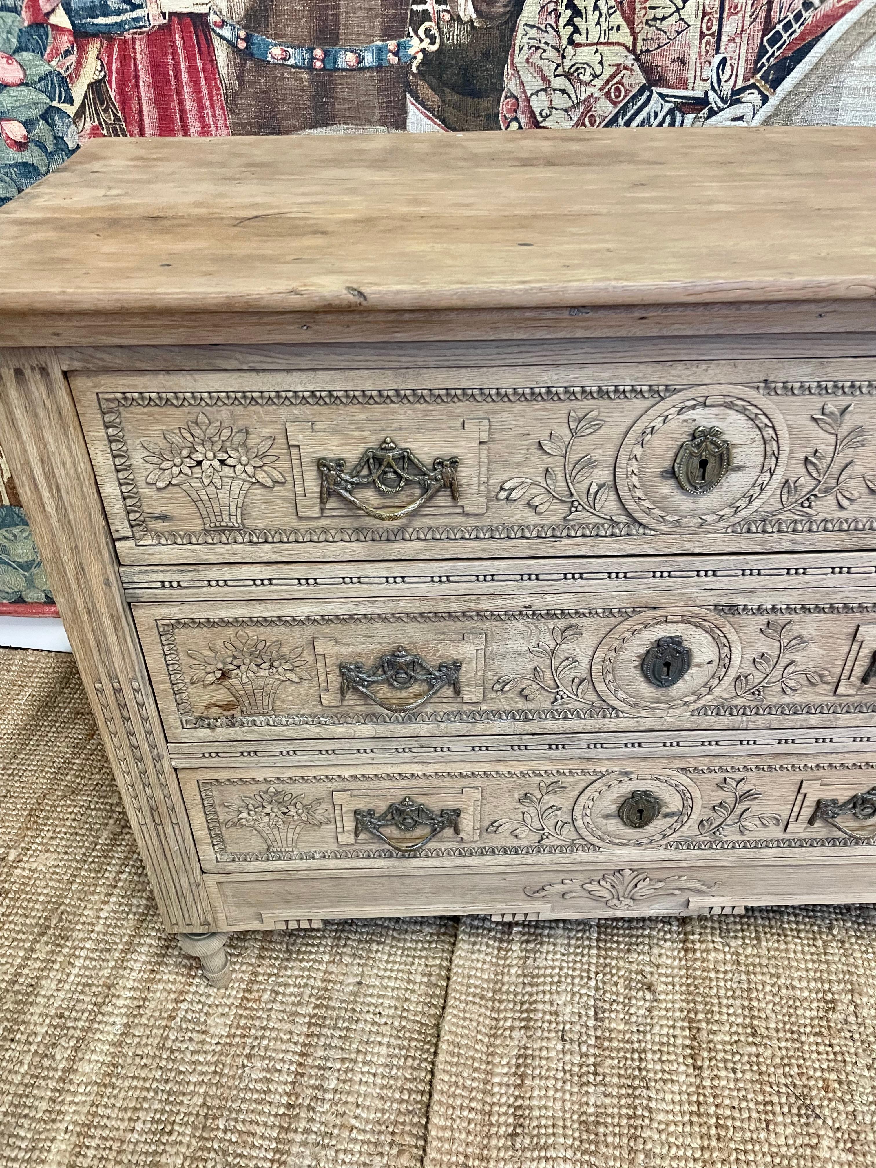 Quercia Cassettiera in rovere spazzolato del XIX secolo / Commode francese in vendita