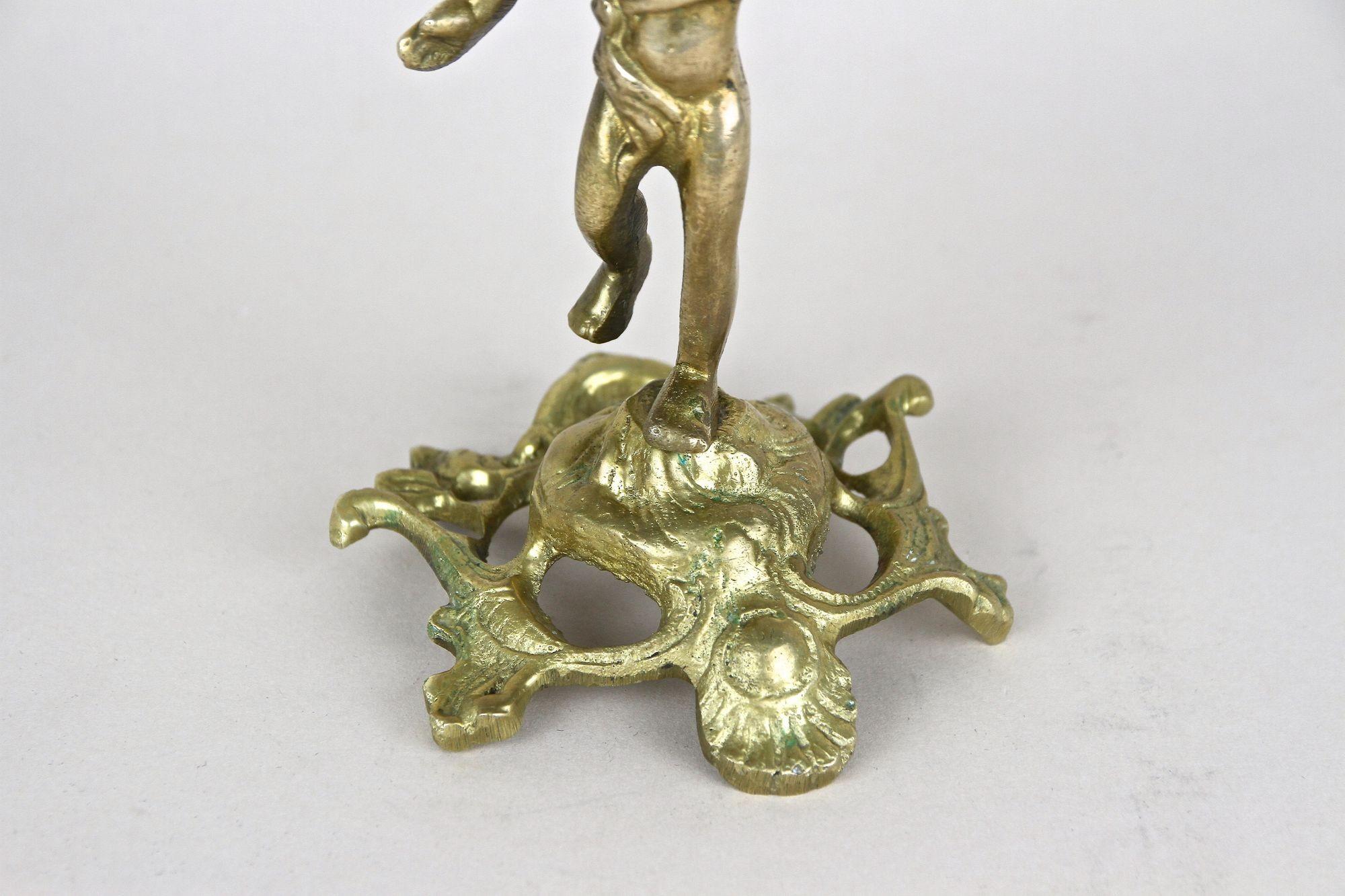 Dorato Portacandele scultoreo in ottone barocco del XIX secolo, AT 1880 ca. in vendita