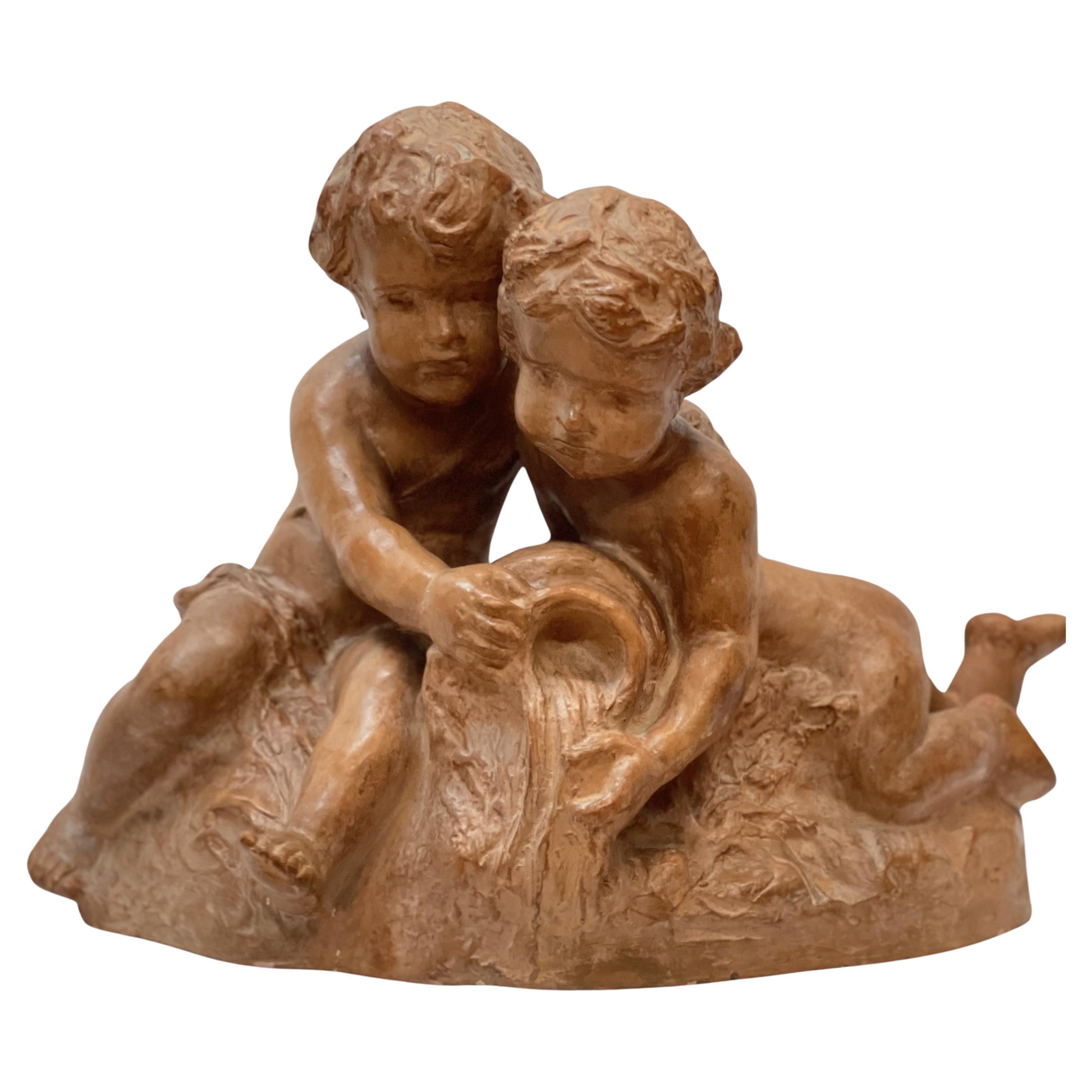Scultura del XIX secolo raffigurante bambini che versano acqua, firmata
