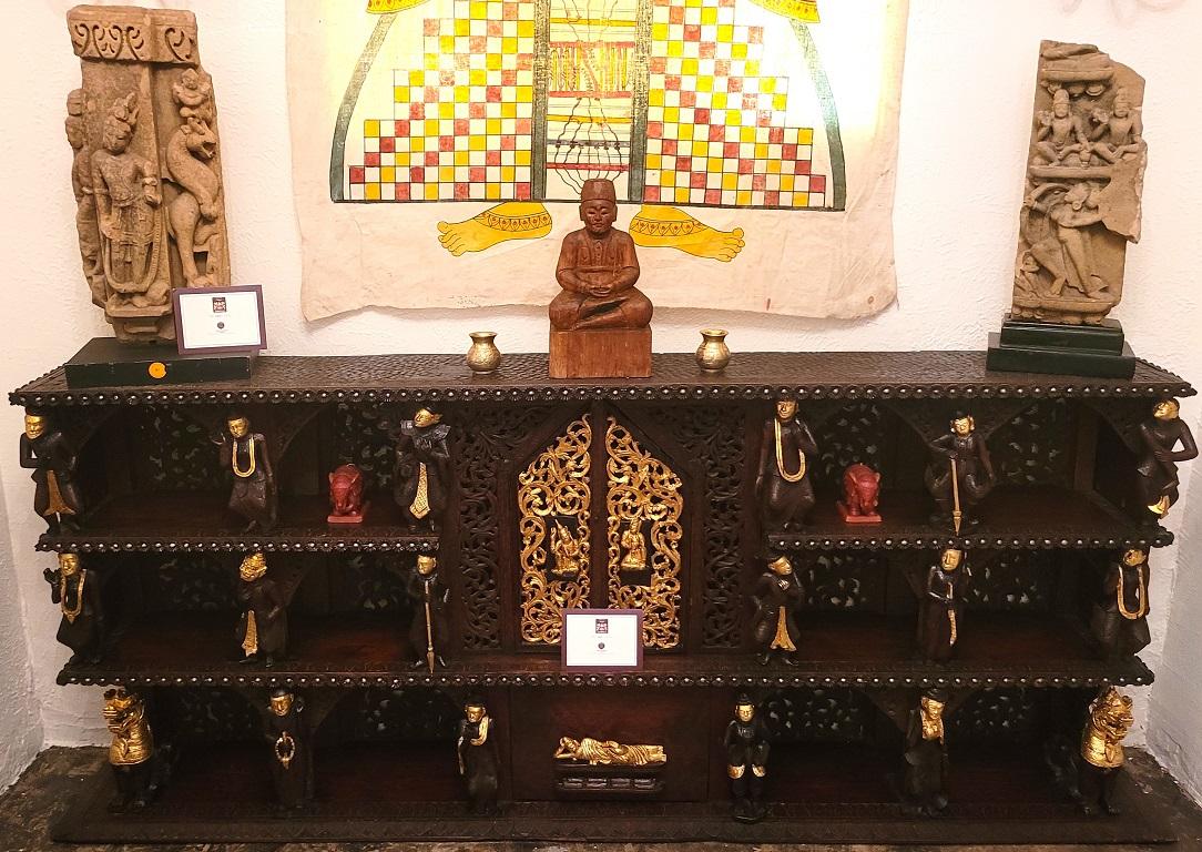 Hand-Carved 19th Century SE Asian Highly Carved Wooden and Gilded Floor/Wall Cabinet For Sale