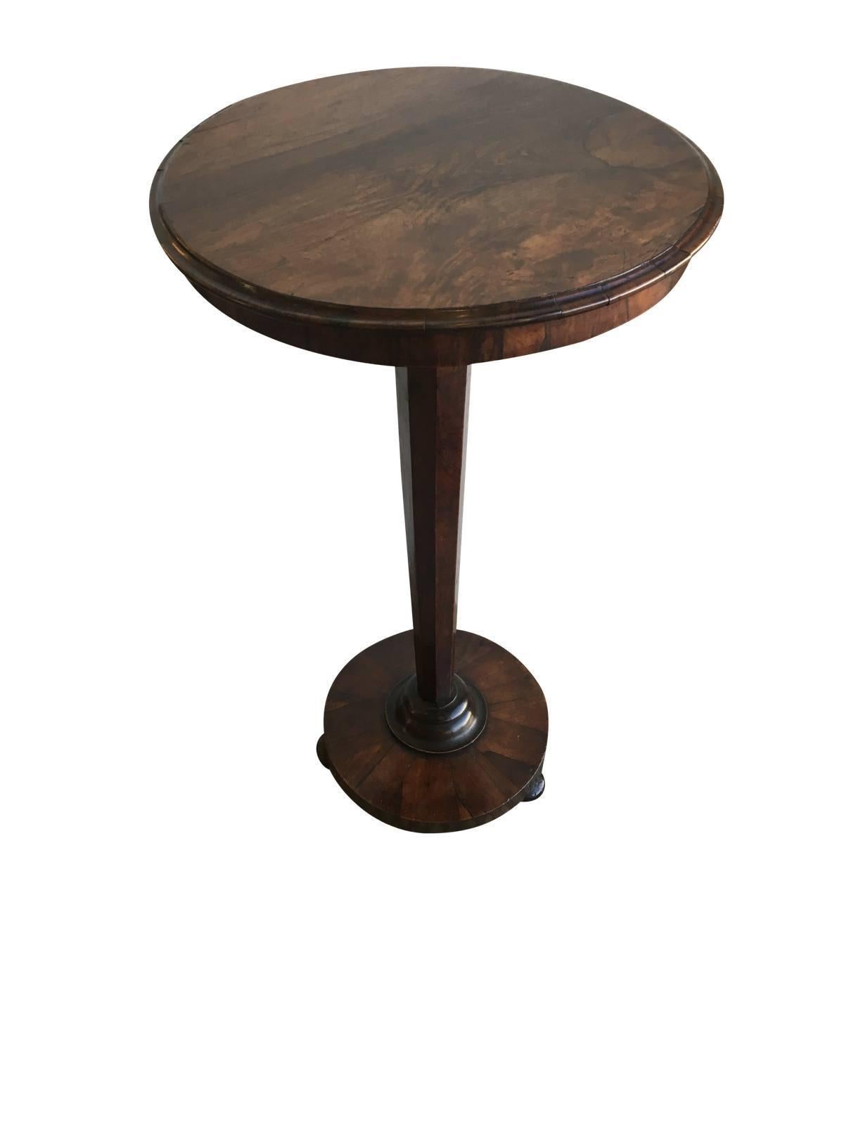 An elegant sculptural 19th century Secessionist or Biedermeier side table (drinks table). Mahogany.